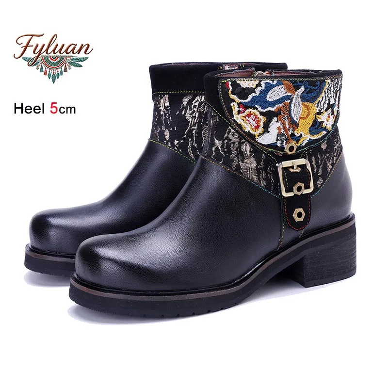 Fashion New Commuting Women's Short Boots Black Vintage Coarse Heel Side Zipper Splicing Ethnic Style 5CM High Heels Ankle Boots
Fashion New Commuting Women's Short Boots Black Vintage Coarse Heel Side Zipper Splicing Ethnic Style 5CM High Heels Ankle Boots