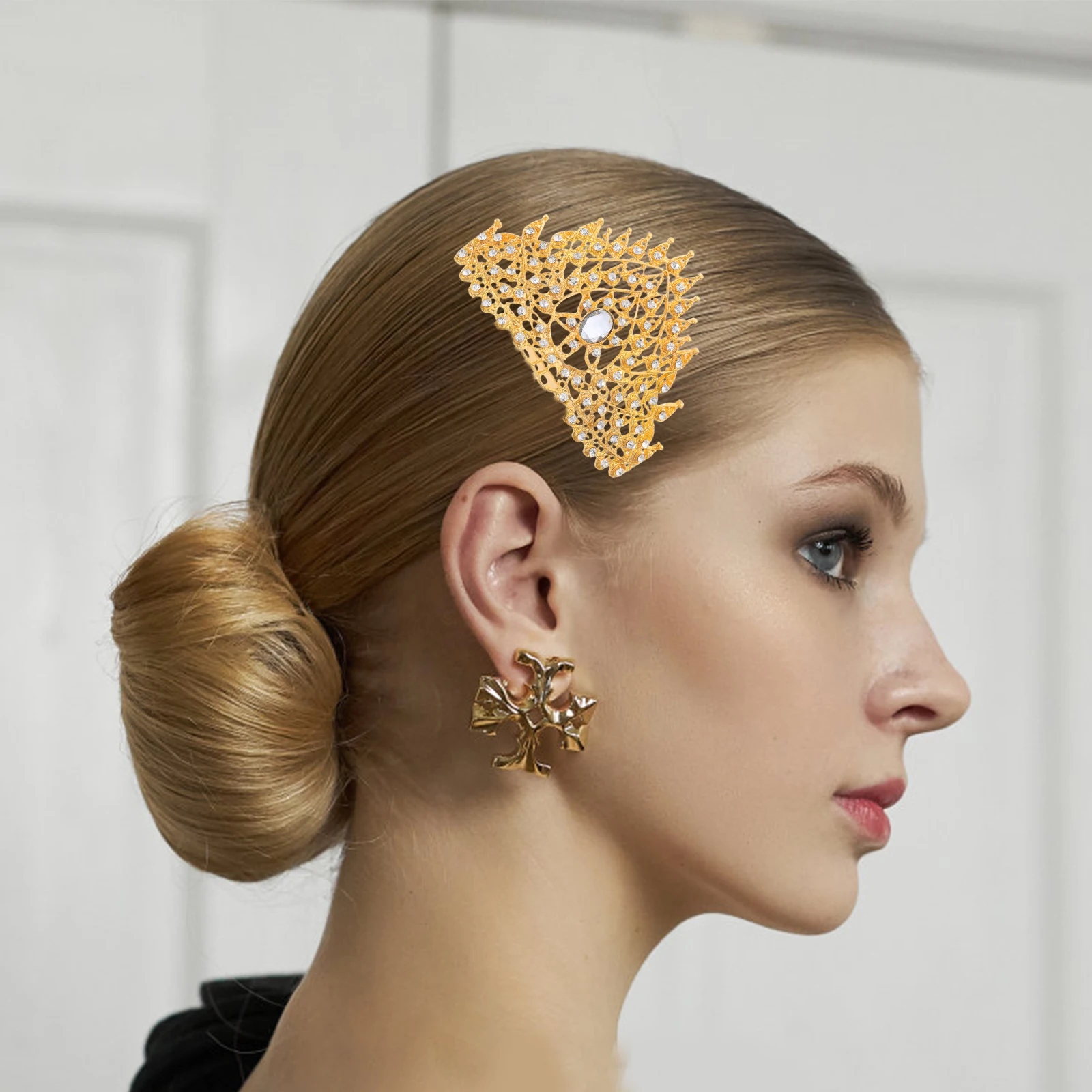 Golden Crown Hair Accessory Clip Girls Bridal Coronet Pin Hairband Photo Thai Style Metal Comb Decorative Tiaras Birthday Party
Golden Crown Hair Accessory Clip Girls Bridal Coronet Pin Hairband Photo Thai Style Metal Comb Decorative Tiaras Birthday Party