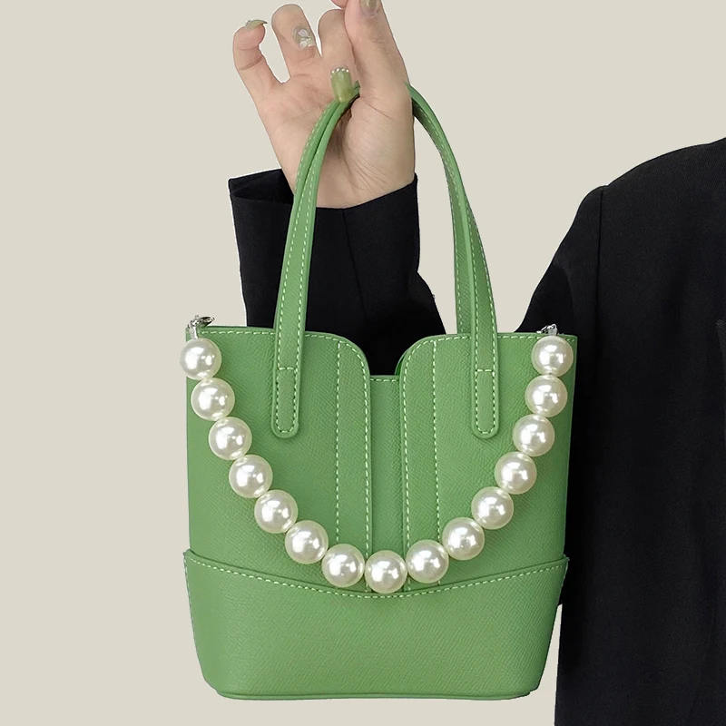 2022 new tote bag niche design handbag palm pattern stitching one shoulder diagonal bag female summer texture girly style bag
2022 new tote bag niche design handbag palm pattern stitching one shoulder diagonal bag female summer texture girly style bag