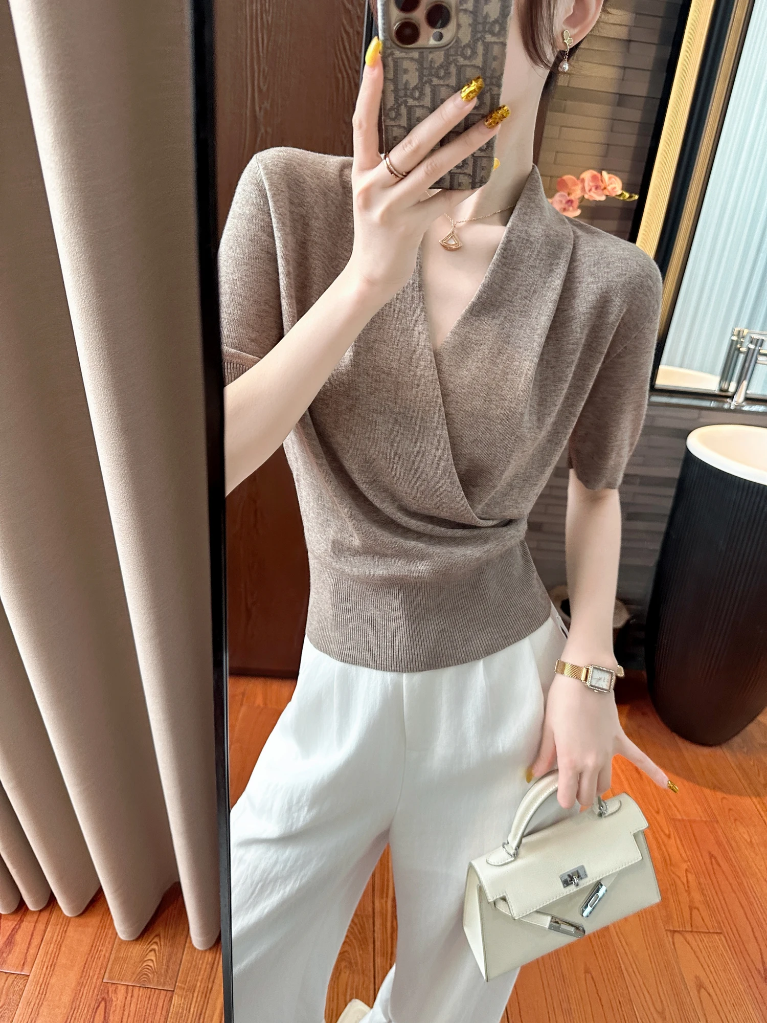 Office Lady Favorite YOU SEE Oung See Knitted Oats V-neck T-shirt Money Style Retro Fit Short Sleeve Knitwear for Women
Office Lady Favorite YOU SEE Oung See Knitted Oats V-neck T-shirt Money Style Retro Fit Short Sleeve Knitwear for Women