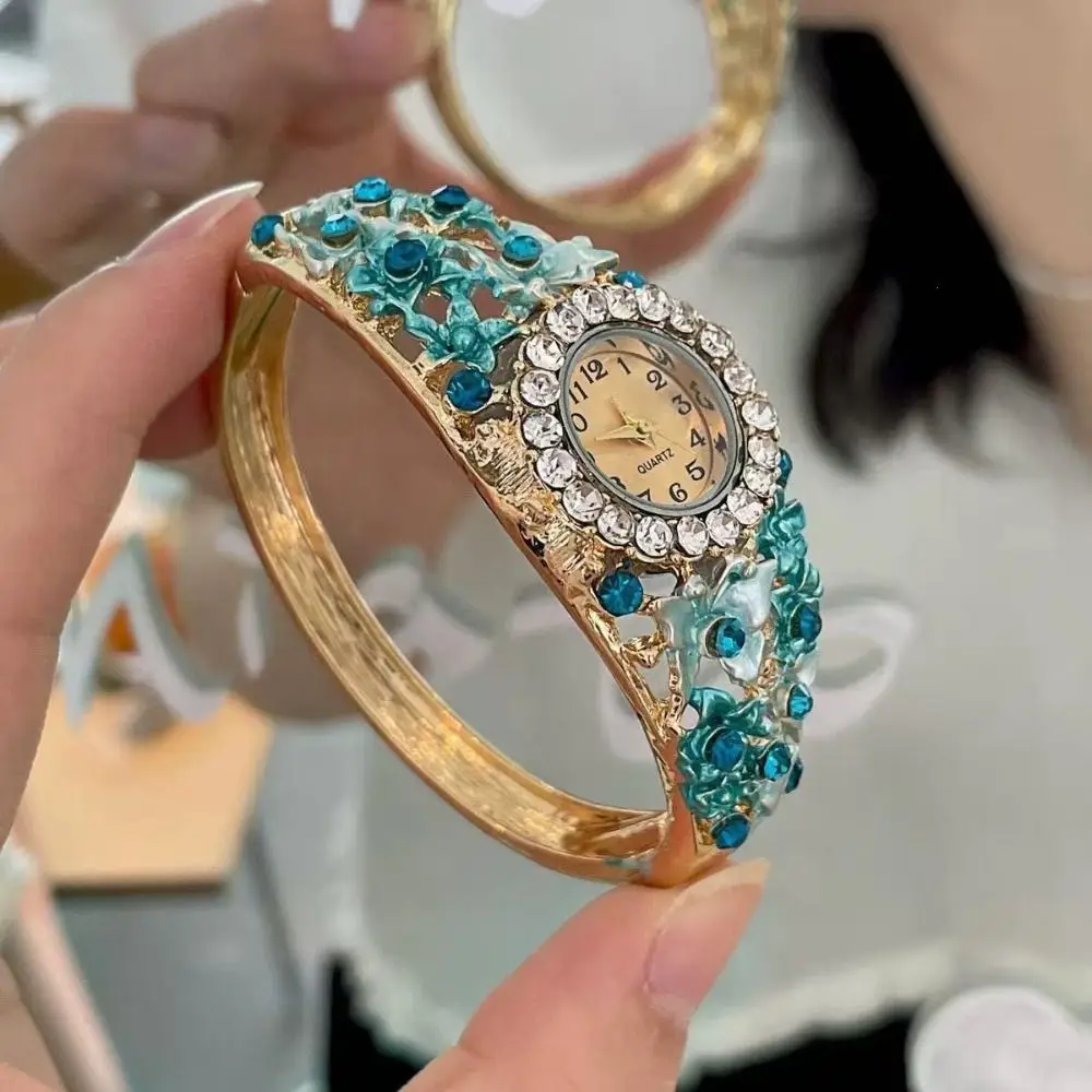 Rich In Flowers Vintage Watch Rhinestone Bracelet Crystal Jewelry Quartz Watch Round Dial Versatile Design
Rich In Flowers Vintage Watch Rhinestone Bracelet Crystal Jewelry Quartz Watch Round Dial Versatile Design