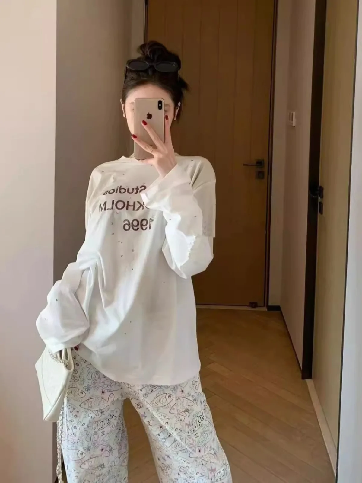 EXJR2025 Early Spring New Loose Women's Long Sleeve T-shirt Glitter Letter Design Casual Versatile Top for Commute
EXJR2025 Early Spring New Loose Women's Long Sleeve T-shirt Glitter Letter Design Casual Versatile Top for Commute