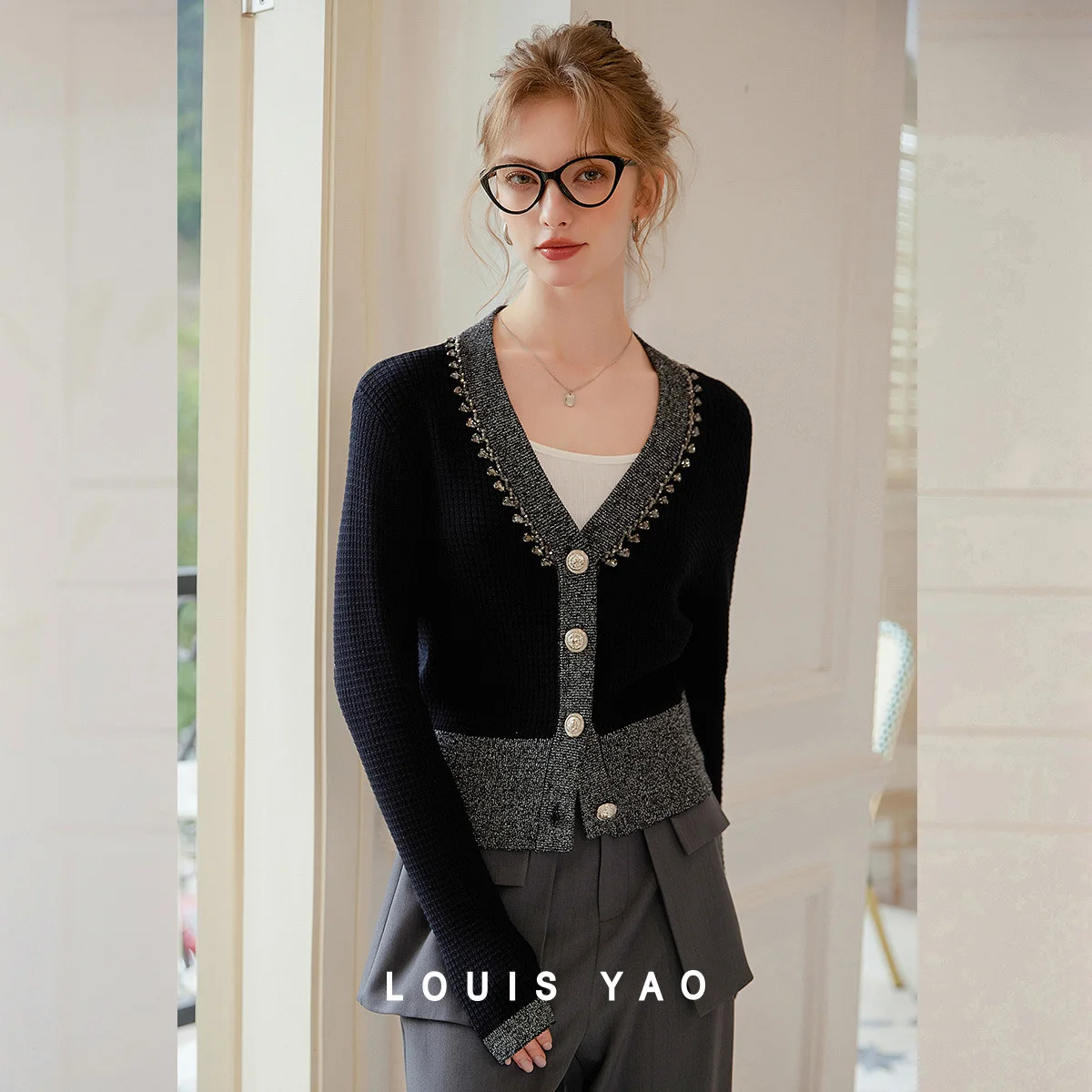 LOUIS YAO Handmade Bead Design V-neck Cardigan 2025 Spring Autumn Two Tone Blended Yarn Micro Elastic Women's Knitted Sweater
LOUIS YAO Handmade Bead Design V-neck Cardigan 2025 Spring Autumn Two Tone Blended Yarn Micro Elastic Women's Knitted Sweater