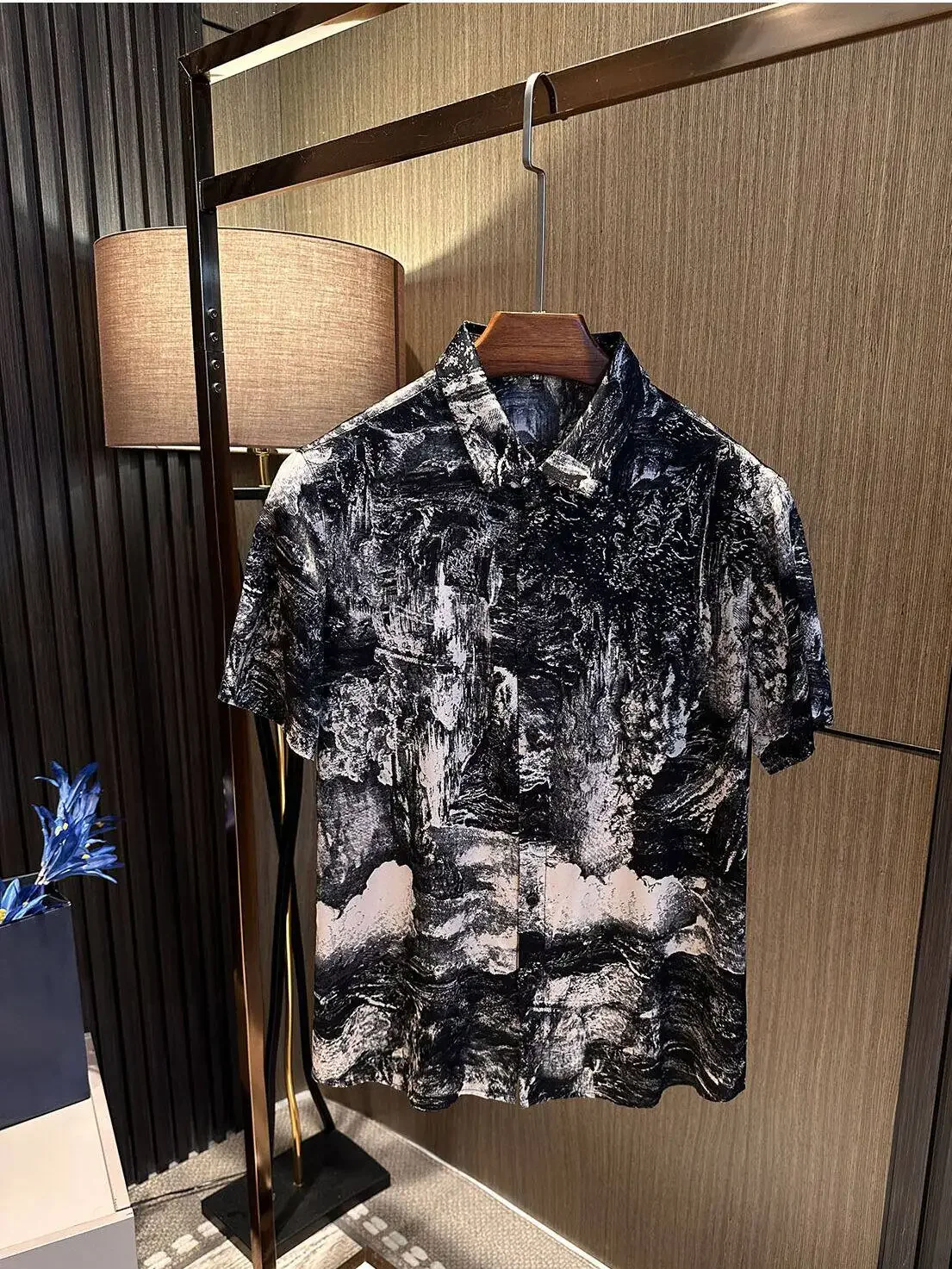 High-end mulberry silk! Summer gentleman's silk casual versatile short-sleeved shirt
High-end mulberry silk! Summer gentleman's silk casual versatile short-sleeved shirt