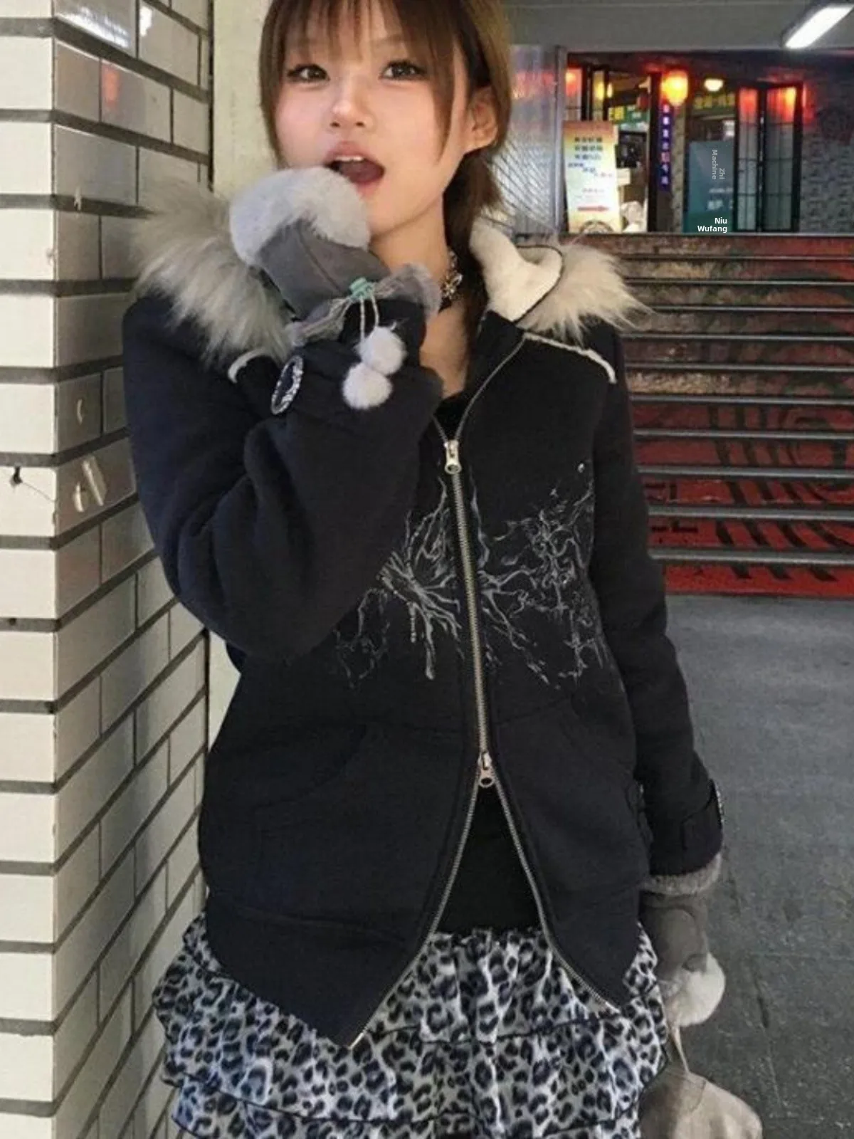 Y2K джет с капюшоном и меховым воротником культурный свитшот верхняя одежда для женщин Thiened осень-зима ленивый кардиган топ длинный све
Y2K джет с капюшоном и меховым воротником культурный свитшот верхняя одежда для женщин Thiened осень-зима ленивый кардиган топ длинный све