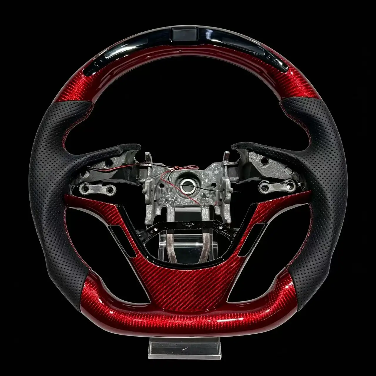 Hot selling high-end custom red carbon fiber LED red stitching sports steering wheel suitable for Hyundai Coolpad
Hot selling high-end custom red carbon fiber LED red stitching sports steering wheel suitable for Hyundai Coolpad