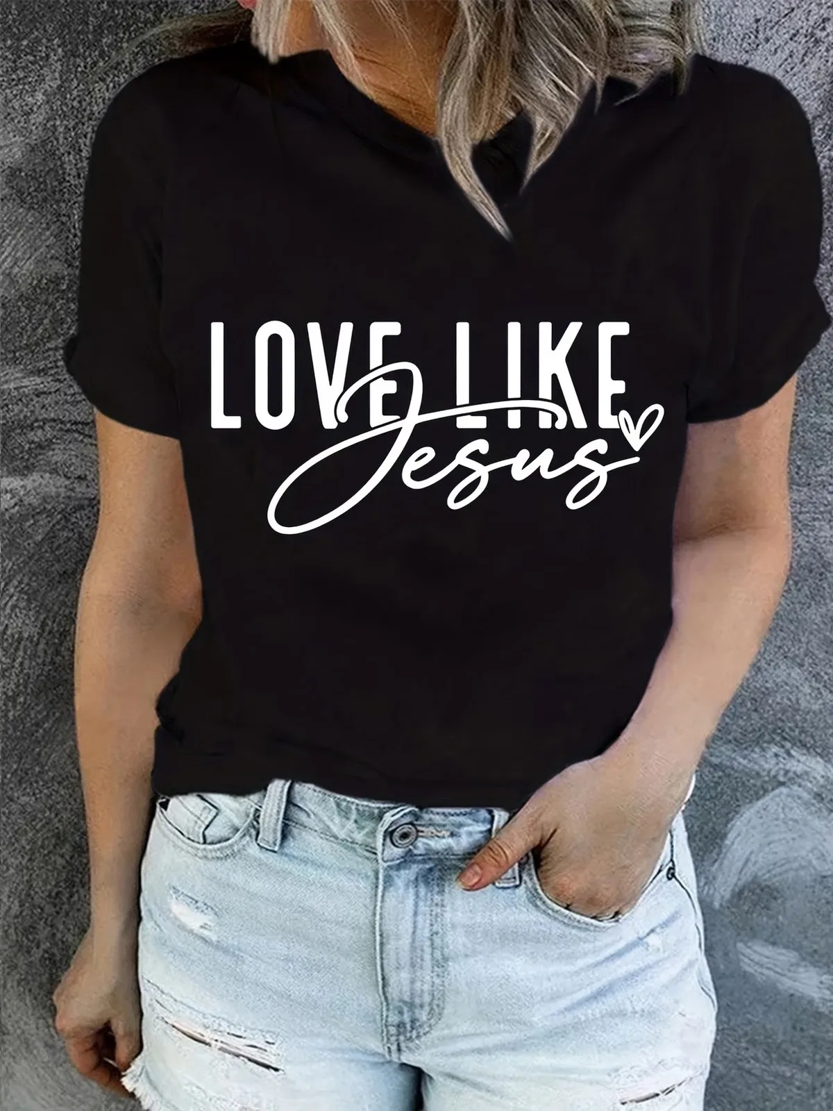 Leopard Print Tee with Inspirational Quote for Casual Wear
Leopard Print Tee with Inspirational Quote for Casual Wear