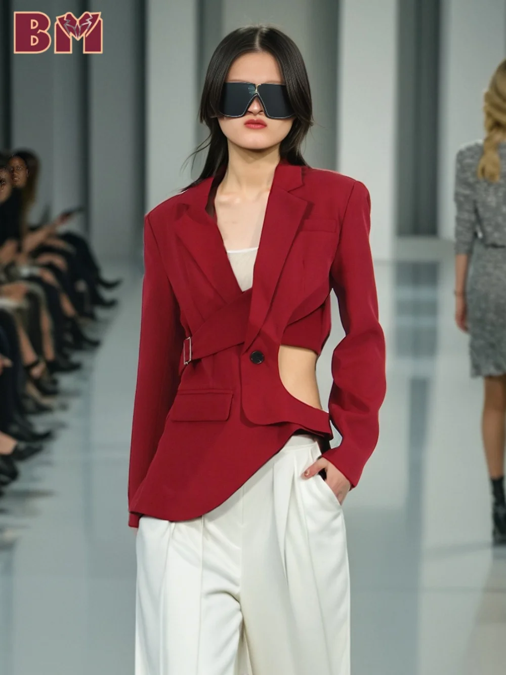 Sexy V-neck Hollow Suit Jacket For Women 2024 Charming Single-button High-End Formal Wear Suit Jacket For Women Customized
Sexy V-neck Hollow Suit Jacket For Women 2024 Charming Single-button High-End Formal Wear Suit Jacket For Women Customized