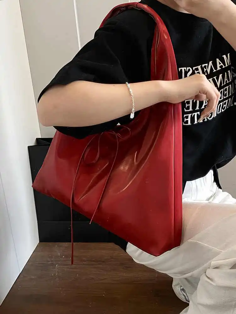 High-grade PU Women's Tote Bags New Large Capacity Bow Lace-up Commute One Shoulder Bags Fashion Niche Student Underarm Bags
High-grade PU Women's Tote Bags New Large Capacity Bow Lace-up Commute One Shoulder Bags Fashion Niche Student Underarm Bags