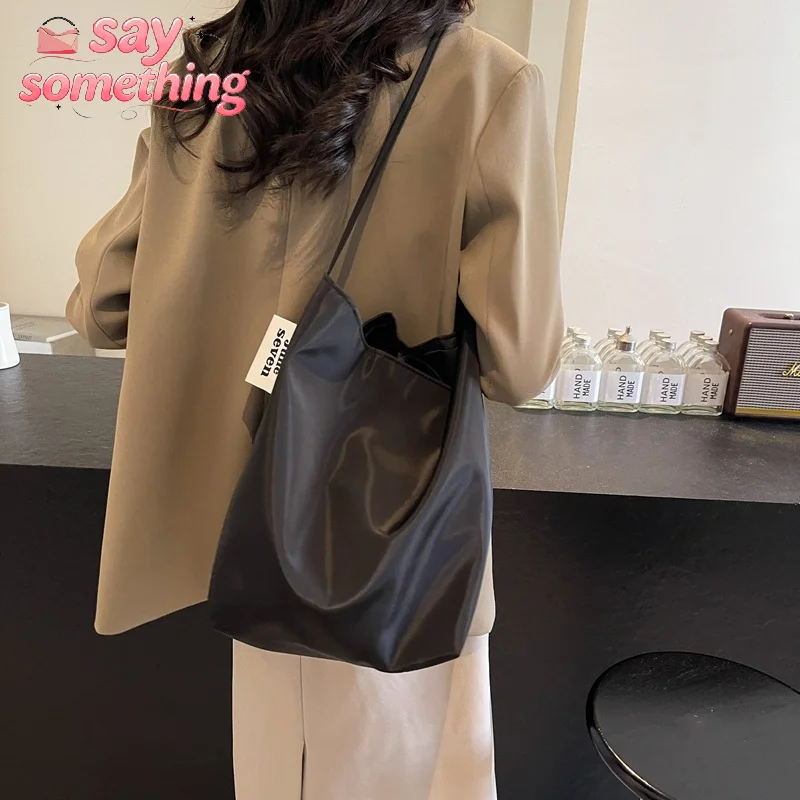 Retro Bucket Bag Women's Large Capacity Underarm Bag Minimalist Lazy Wind Tote Shoulder Bag Student Shopping Bags
Retro Bucket Bag Women's Large Capacity Underarm Bag Minimalist Lazy Wind Tote Shoulder Bag Student Shopping Bags