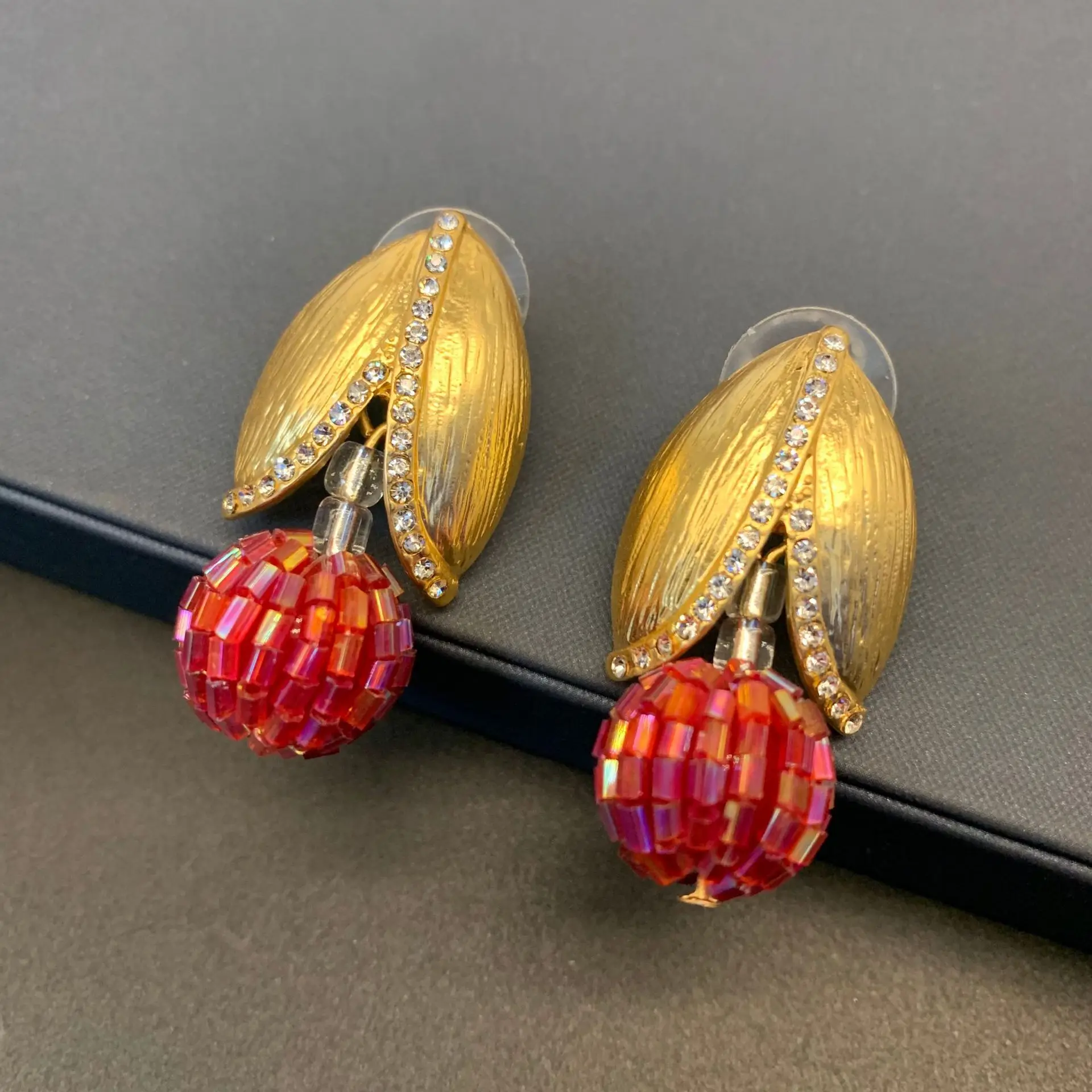 Vintage Rhinestoned Cherry Earrings For Women Jewelry Runway Party T Show Fancy Trendy Boho INS Japan Korea
Vintage Rhinestoned Cherry Earrings For Women Jewelry Runway Party T Show Fancy Trendy Boho INS Japan Korea