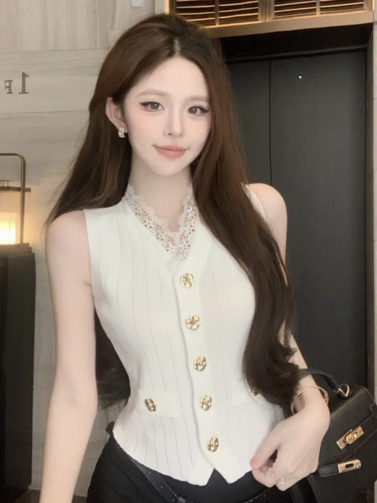 Spring New Lace Splicing Knitted Vest Design Sense Retro Beautiful Sleeveless Top V-neck Korean Style Commute Fashion
Spring New Lace Splicing Knitted Vest Design Sense Retro Beautiful Sleeveless Top V-neck Korean Style Commute Fashion