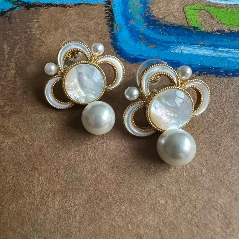 VKVVA Fashion Jewelry Camellia Flower Pearl Shell Crescent Clip-On Earrings for Women Birthday Gifts, Unique Gift
VKVVA Fashion Jewelry Camellia Flower Pearl Shell Crescent Clip-On Earrings for Women Birthday Gifts, Unique Gift