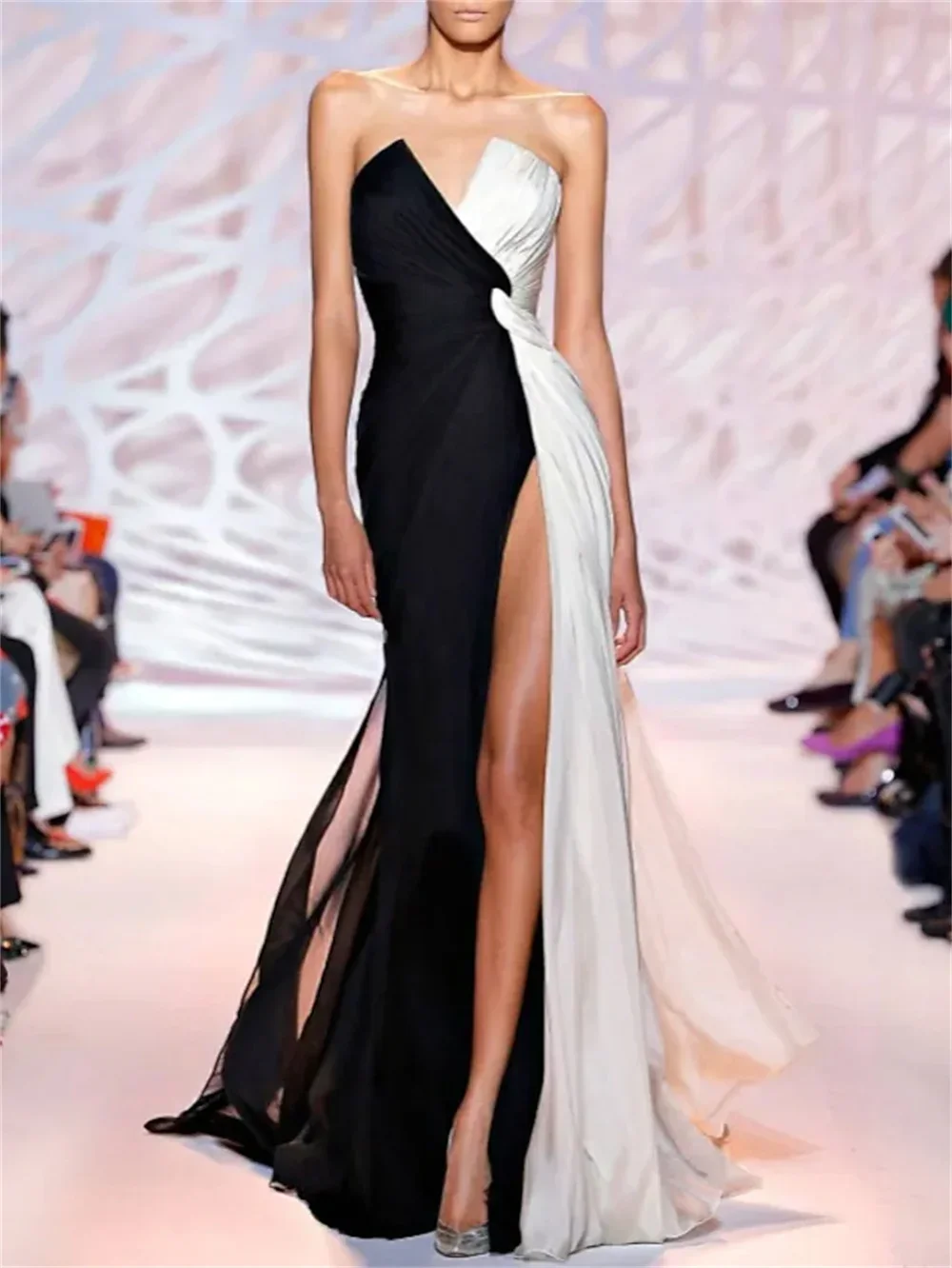 White Party Wear Formal Evening Dress Strapless Sleeveless Sweep Brush Train Polyester with Slit robes de soirée
White Party Wear Formal Evening Dress Strapless Sleeveless Sweep Brush Train Polyester with Slit robes de soirée