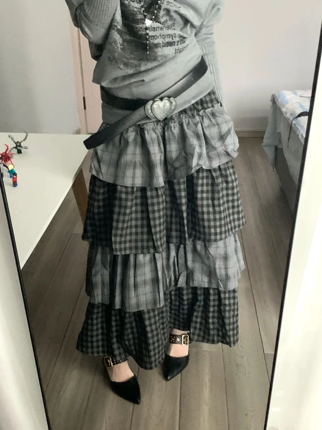 Japanese Retro Skirt Women Y2K Ruffle Patchwork Layered Cake Skirt Harajuku Vintage Alt Aesthetic Streetwear Long Skirt Summer
Japanese Retro Skirt Women Y2K Ruffle Patchwork Layered Cake Skirt Harajuku Vintage Alt Aesthetic Streetwear Long Skirt Summer