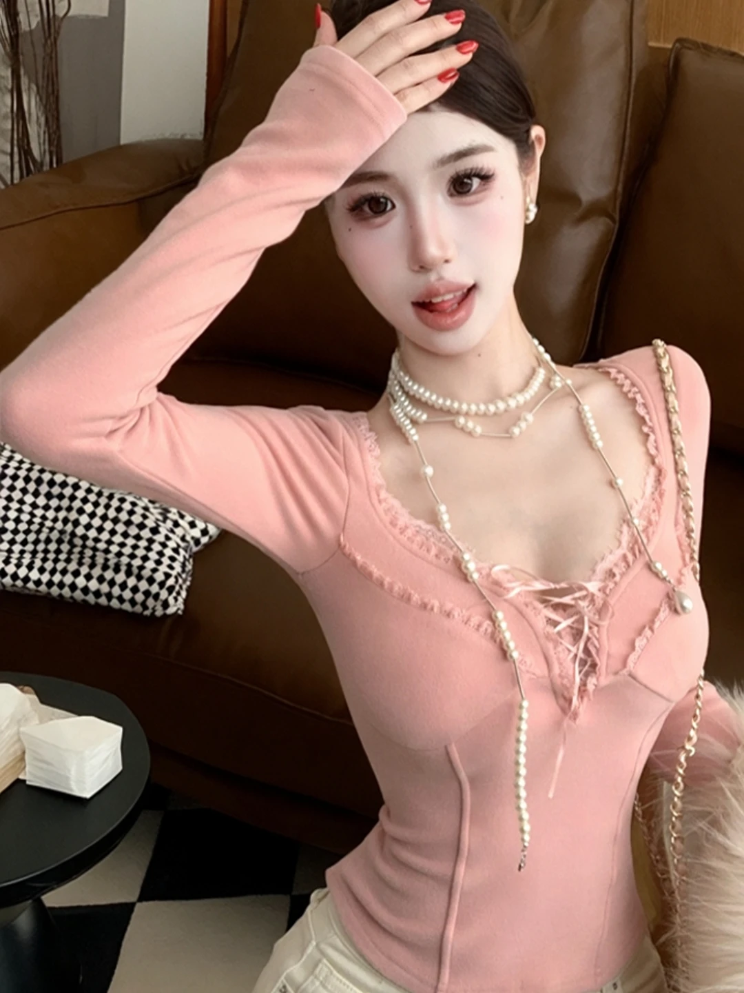 Pink Lace Splice Long Sleeve V-Neck T-Shirt Women's Slim Fit Fashionable Base Shirt with Chest Pad Waist Cinching
Pink Lace Splice Long Sleeve V-Neck T-Shirt Women's Slim Fit Fashionable Base Shirt with Chest Pad Waist Cinching