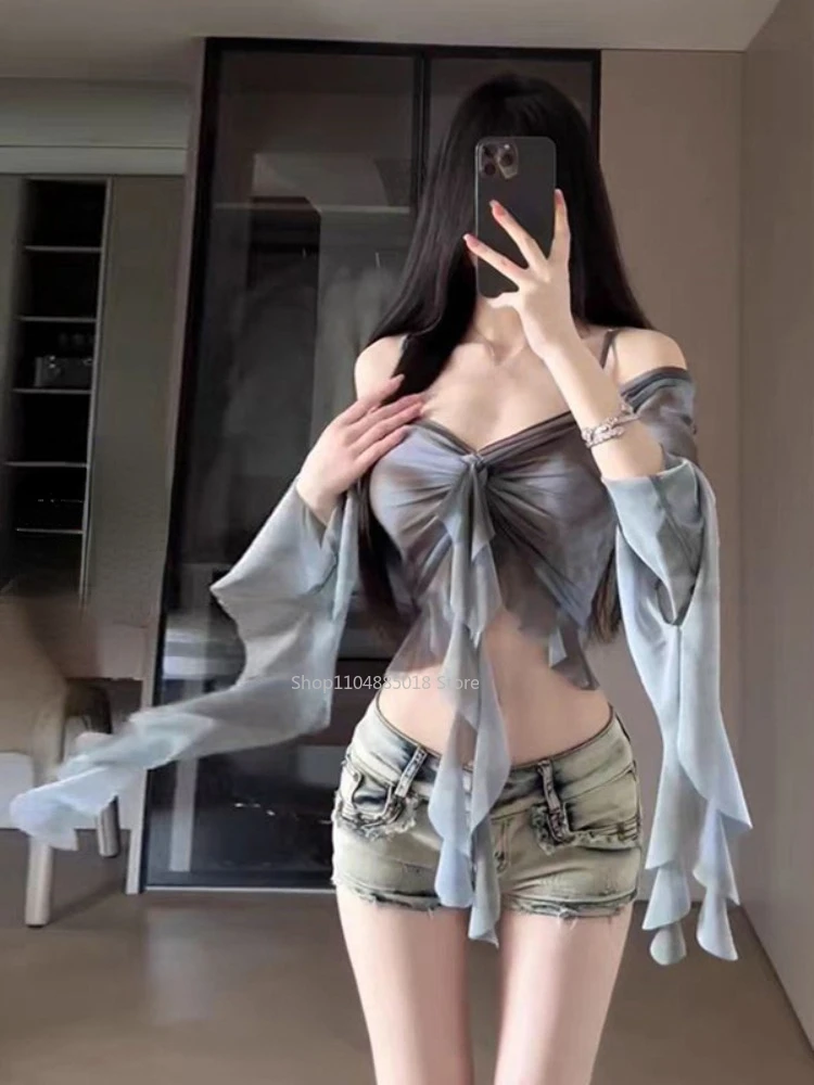 Y2k Aesthetic Printing Ruffled Cropped Tops Women Harajuku Flare Sleeve Sexy Blouse Streetwear V Neck Bottoming
Y2k Aesthetic Printing Ruffled Cropped Tops Women Harajuku Flare Sleeve Sexy Blouse Streetwear V Neck Bottoming
