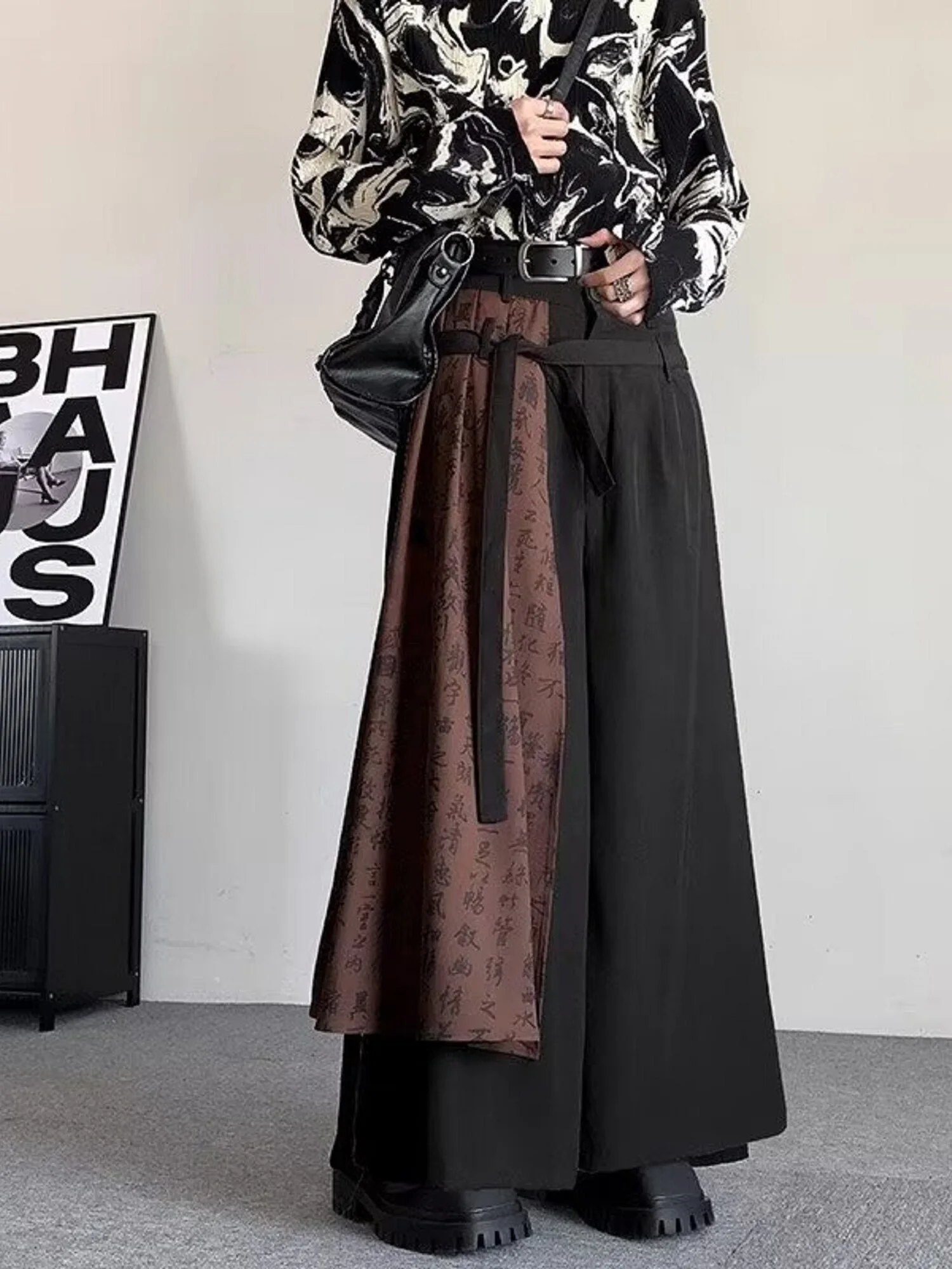 New Chinese Style National Style Han Elements Retro Calligraphy Cutting And Splicing Wide Leg Skirts And Pants Western Pants
New Chinese Style National Style Han Elements Retro Calligraphy Cutting And Splicing Wide Leg Skirts And Pants Western Pants
