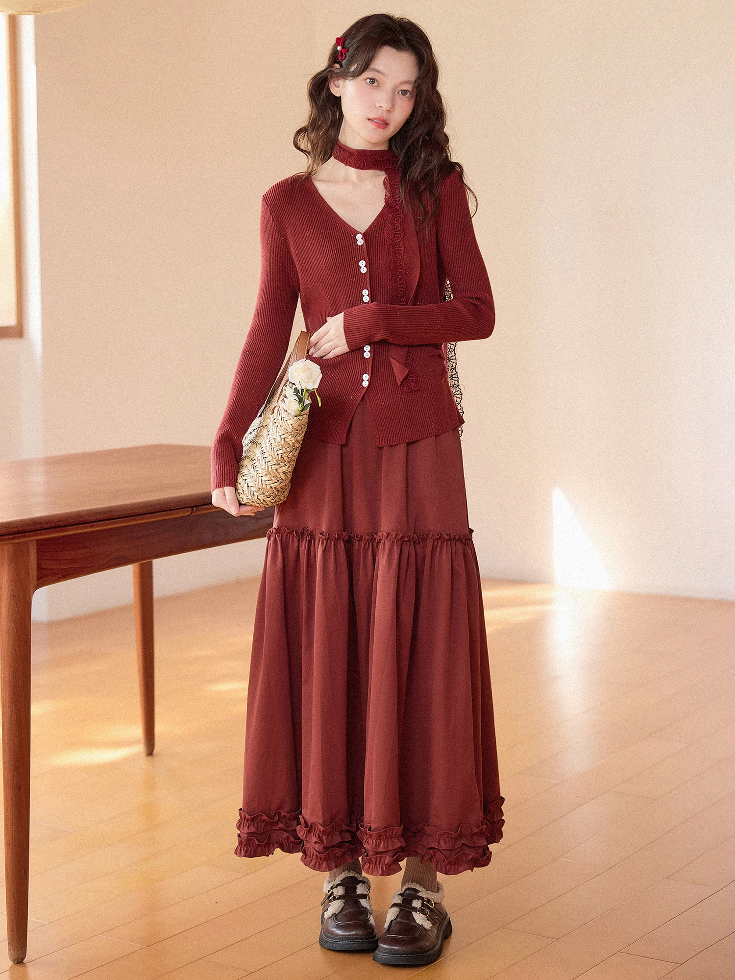 Уникальная красивая футболка для ранней весны с принтом лотоса, клубники и сахара, винтажная, с V-образным вырезом, мягкая, из полиэстера.
Уникальная красивая футболка для ранней весны с принтом лотоса, клубники и сахара, винтажная, с V-образным вырезом, мягкая, из полиэстера.