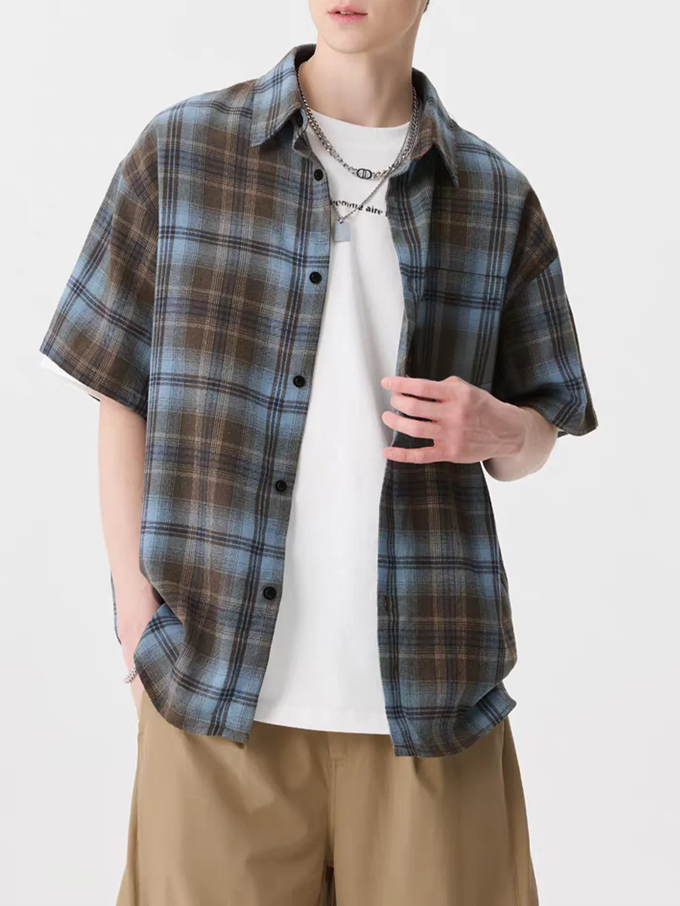 Men's American-style retro color-block plaid short-sleeve shirt, summer design with a casual, stylish look
Men's American-style retro color-block plaid short-sleeve shirt, summer design with a casual, stylish look
