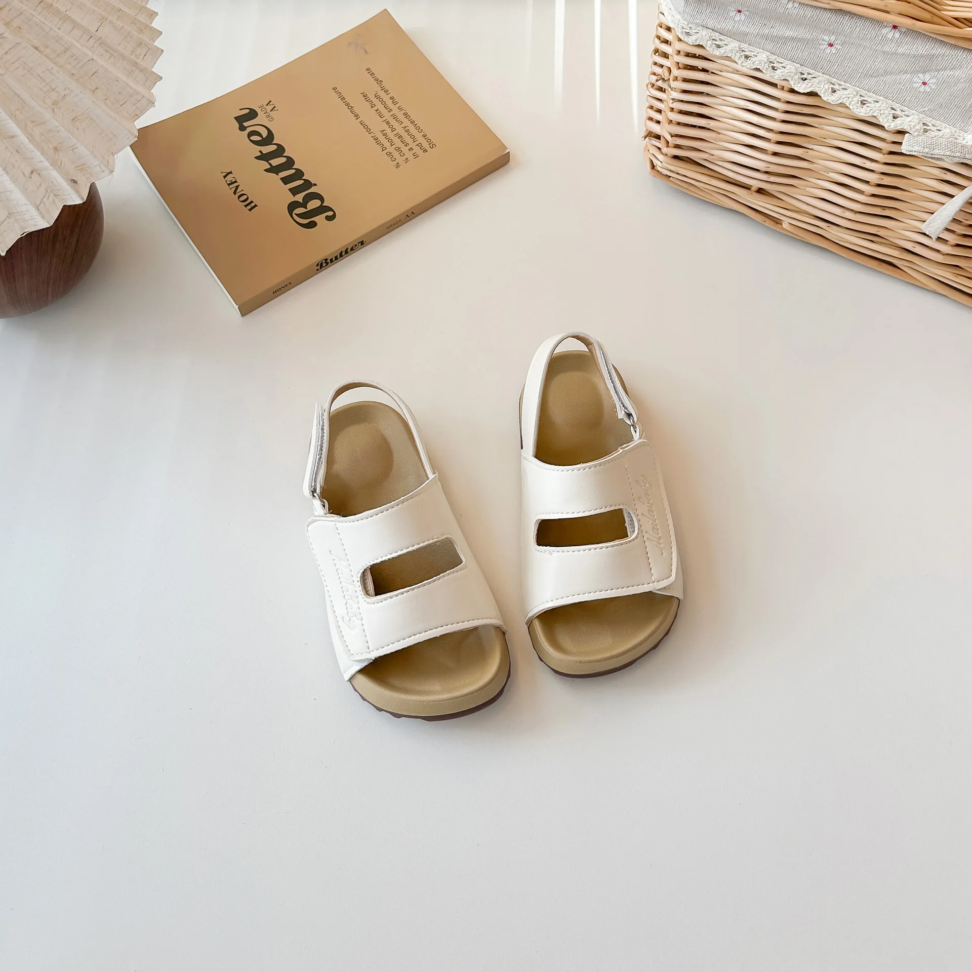 Fashion Girls Sandals Summer New Children's Kids Casual Beach Roman Shoes Size 23-36
Fashion Girls Sandals Summer New Children's Kids Casual Beach Roman Shoes Size 23-36