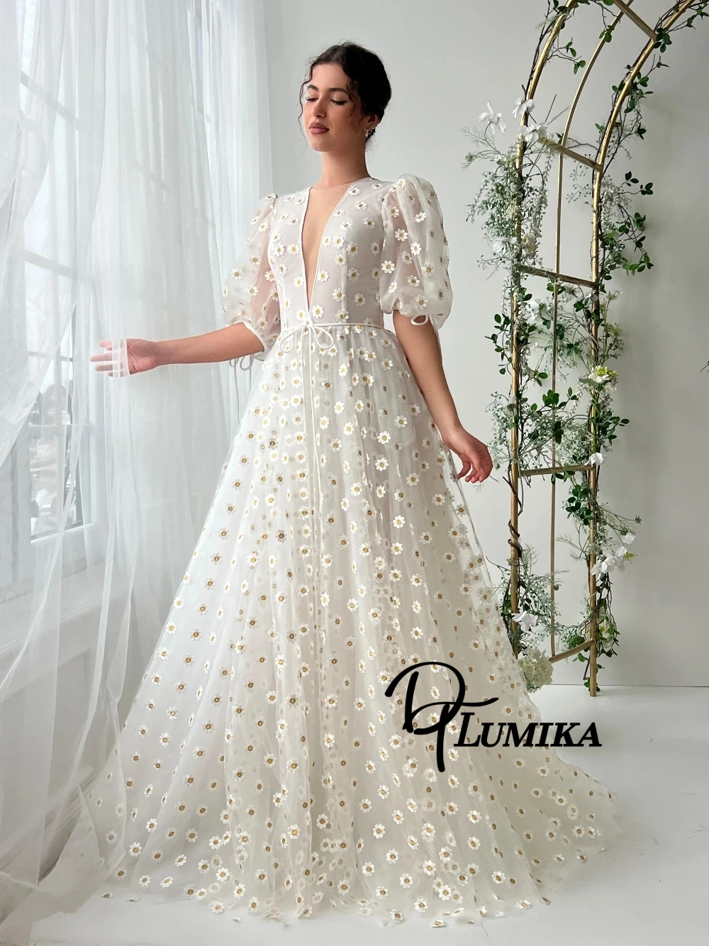 Romantic White Tulle Evening Dress With Daisy Embroidery Dreamy Classy A Line Customized Prom Gown Short Puff Sleeves Party Wear
Romantic White Tulle Evening Dress With Daisy Embroidery Dreamy Classy A Line Customized Prom Gown Short Puff Sleeves Party Wear