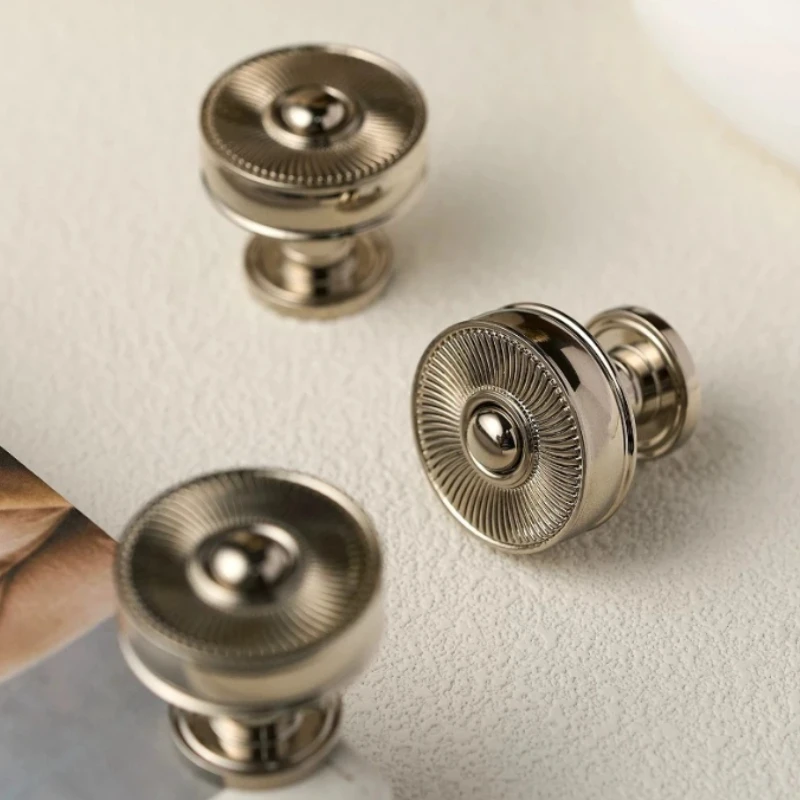 French Creative Light Luxury Brass Cabinet Door Handle Wardrobe Cabinet Shoe Cabinet Knob Nickel Silver Single Hole Drawer Pulls
French Creative Light Luxury Brass Cabinet Door Handle Wardrobe Cabinet Shoe Cabinet Knob Nickel Silver Single Hole Drawer Pulls