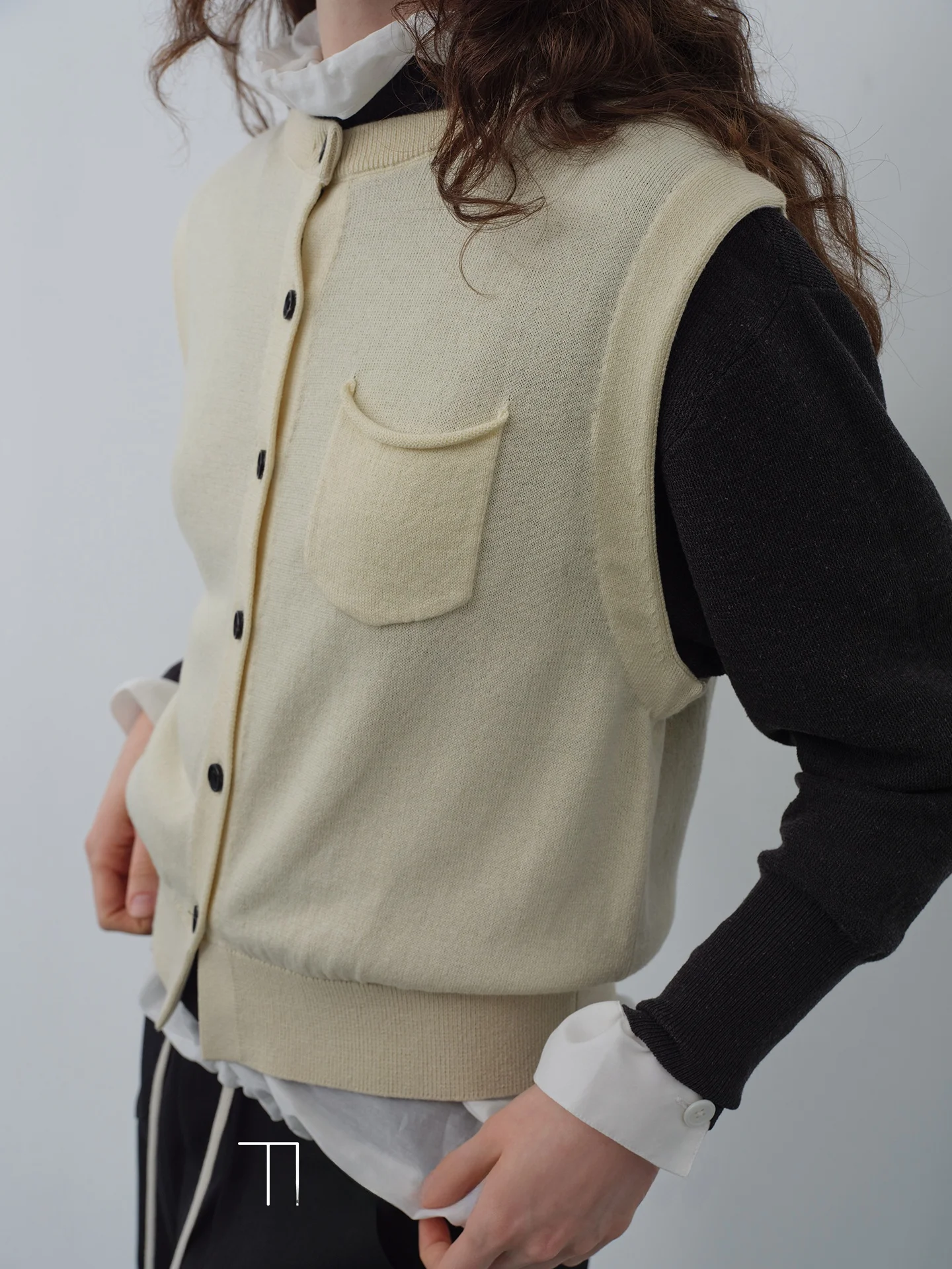 Casual round Neck Button up Knitted Vest Asymmetrical Pocket Multiwear Sleeveless Women's Fashion Polyester Blend Spring Wear
Casual round Neck Button up Knitted Vest Asymmetrical Pocket Multiwear Sleeveless Women's Fashion Polyester Blend Spring Wear
