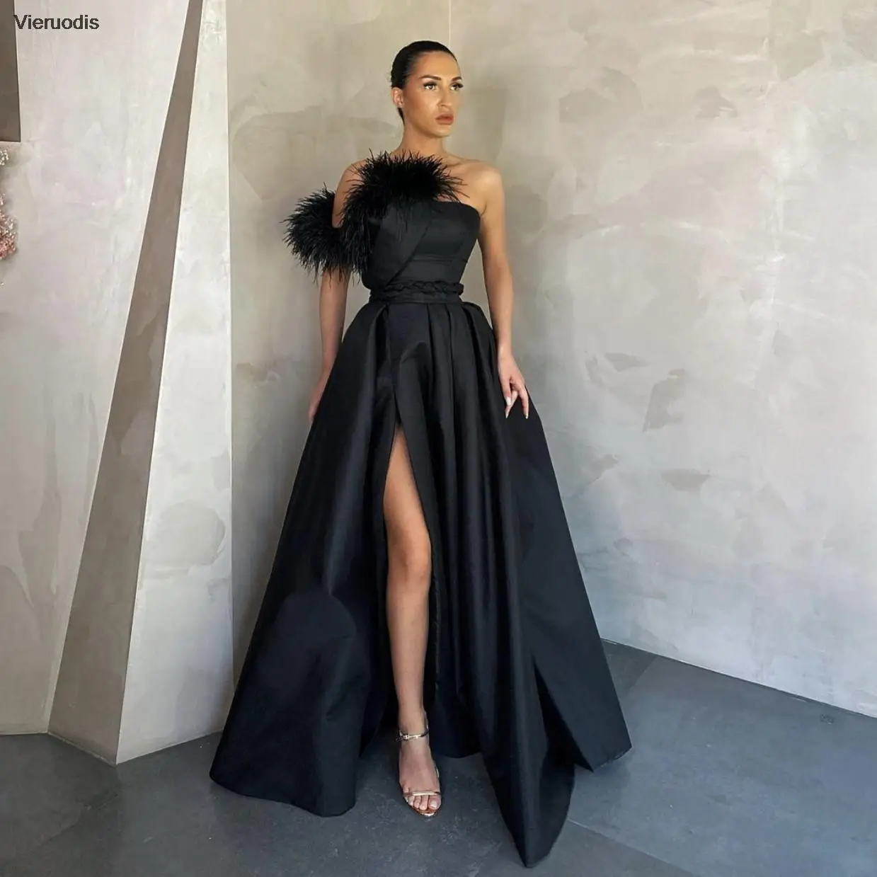 Off Shoulder Evening Dresses 2022 Side Slit Sleeveless Party Prom Gown With Pockets Feather Blackless Satin A-Line Floor Length
Off Shoulder Evening Dresses 2022 Side Slit Sleeveless Party Prom Gown With Pockets Feather Blackless Satin A-Line Floor Length
