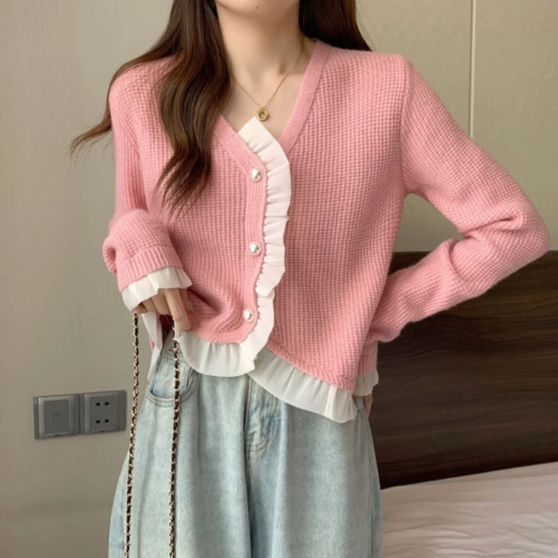 Autumn and Winter New Japanese Sweet Age Reducing Pearl Button Knitted Cardigan Women's Small Fragrant Style Chic High-end
Autumn and Winter New Japanese Sweet Age Reducing Pearl Button Knitted Cardigan Women's Small Fragrant Style Chic High-end