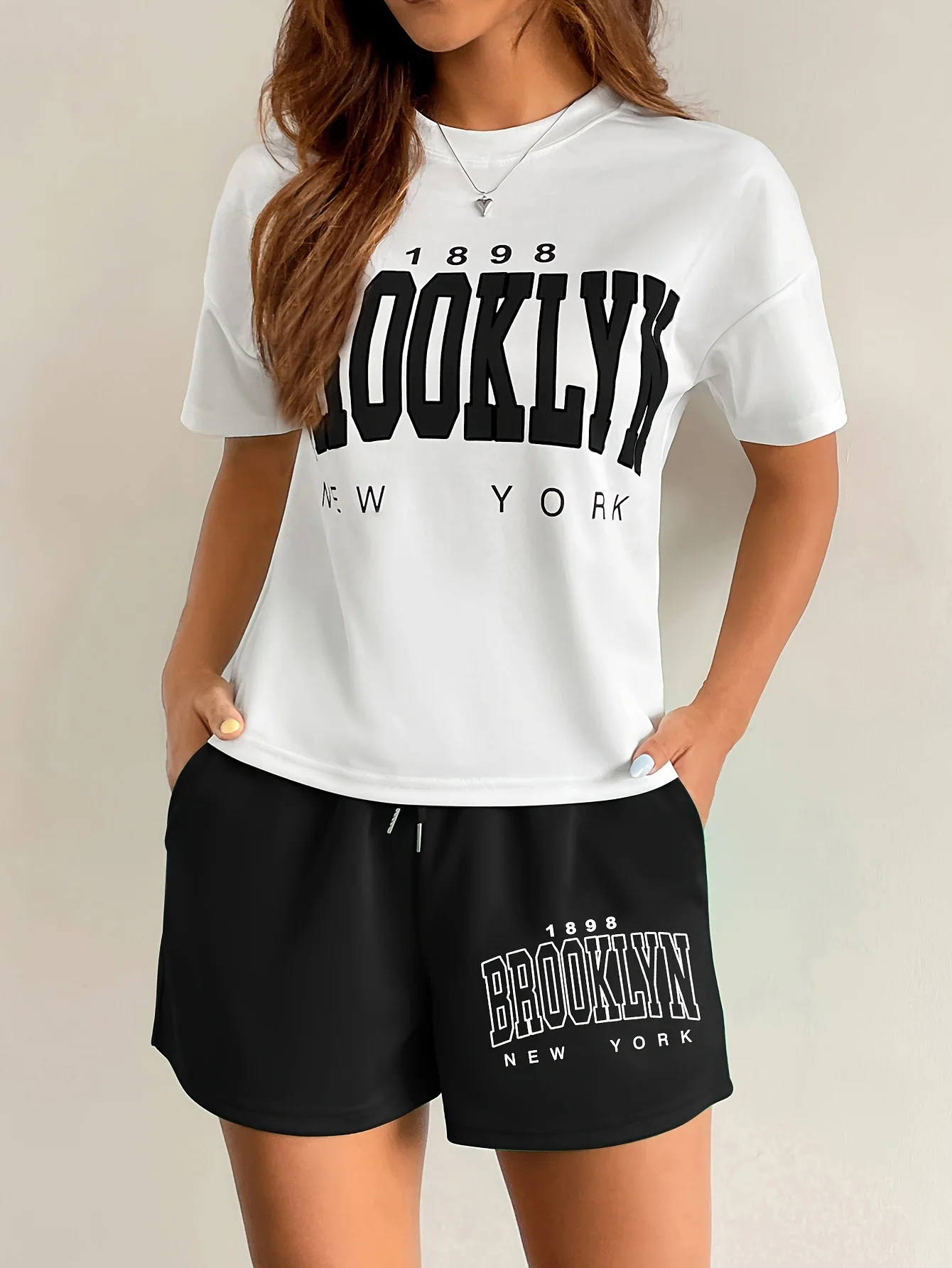 Women's summer short-sleeved t-shirt and shorts set,casual two-piece outfit fashionable combination sporting and casual suits
Women's summer short-sleeved t-shirt and shorts set,casual two-piece outfit fashionable combination sporting and casual suits