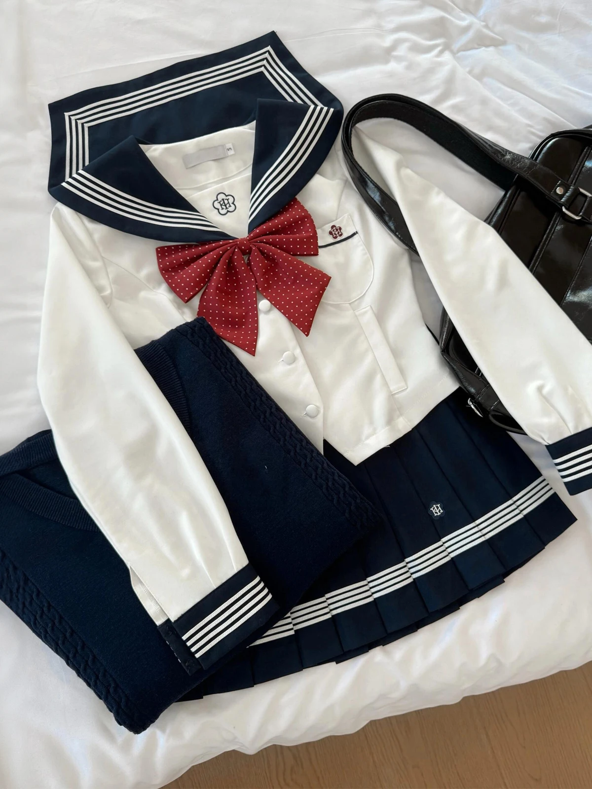 Original Japanese Style Long Sleeve Sailor Suit Set with Pleated Skirt Slimming Waist Design Waterdrop Pattern Student Uniform
Original Japanese Style Long Sleeve Sailor Suit Set with Pleated Skirt Slimming Waist Design Waterdrop Pattern Student Uniform