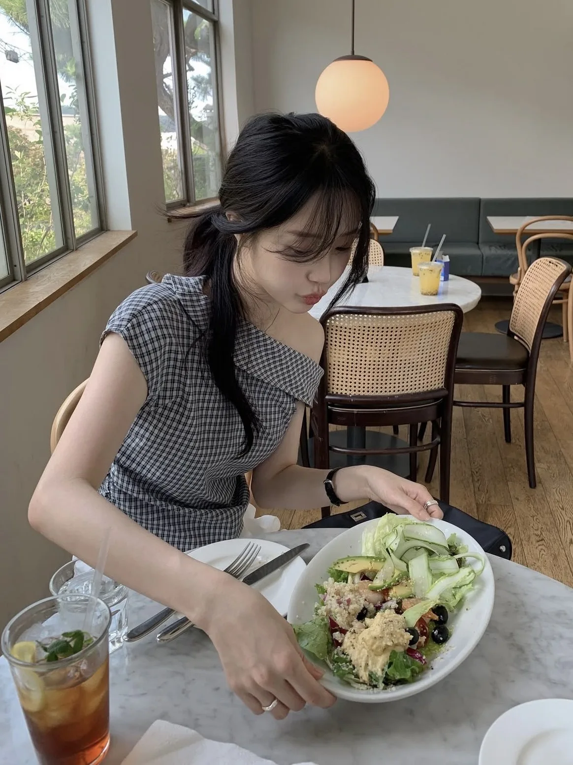 Cute Spicy Slimming Plaid Shirt Women's Shoulder Bared Short Sleeve One Shoulder Neckline Slim Fit Waist Cinched Short Length...
Cute Spicy Slimming Plaid Shirt Women's Shoulder Bared Short Sleeve One Shoulder Neckline Slim Fit Waist Cinched Short Length...