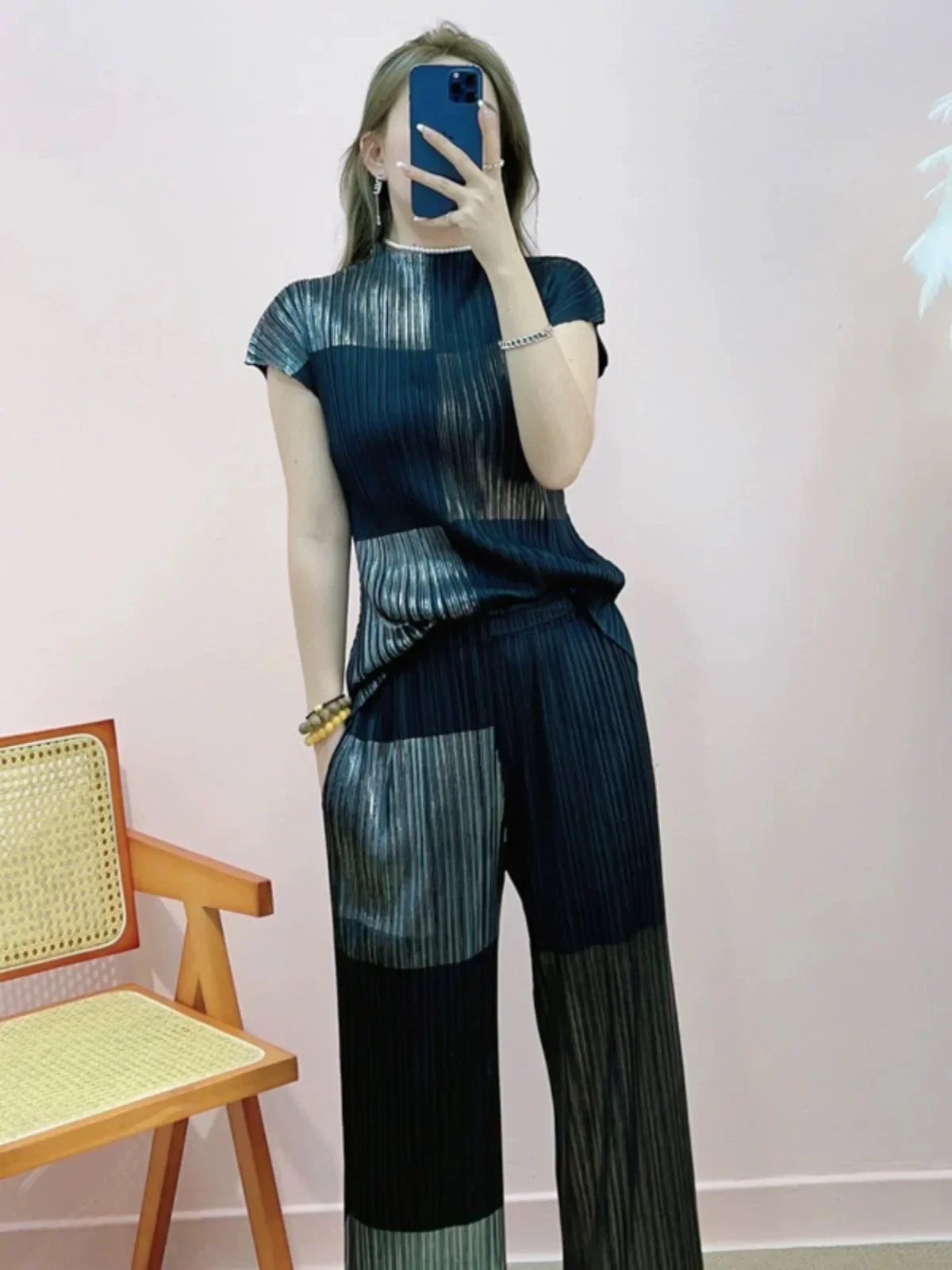 YUDX Miyake Fold 2025 Spring New Set Temperament T-shirt fashion High-end Design Sense Slim Pants Two-piece Set
YUDX Miyake Fold 2025 Spring New Set Temperament T-shirt fashion High-end Design Sense Slim Pants Two-piece Set