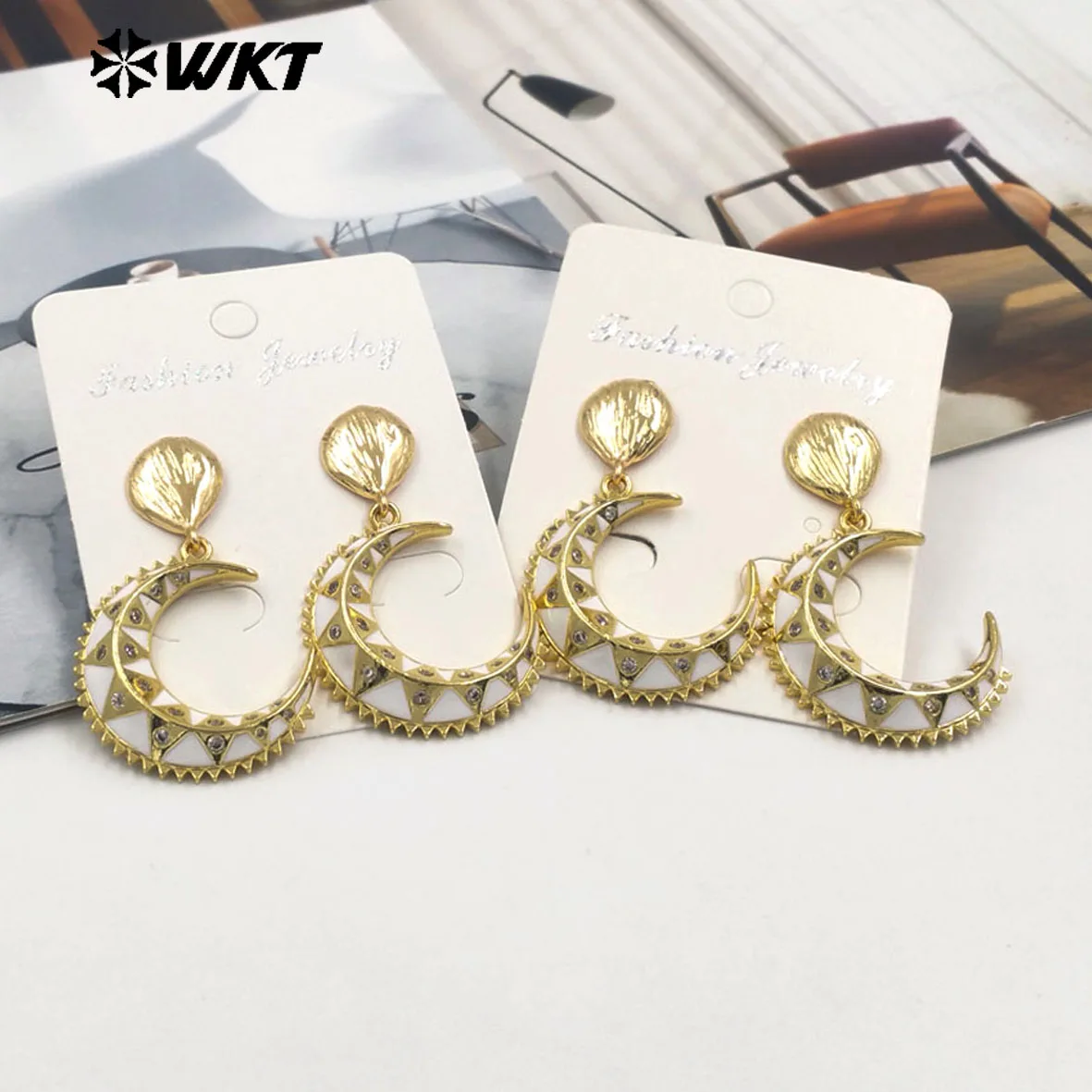 WT-ME117 WKT Wholesale Gergeous Classic Moon Shape Cubic Zircon Earring for Friends Party Gifts
WT-ME117 WKT Wholesale Gergeous Classic Moon Shape Cubic Zircon Earring for Friends Party Gifts