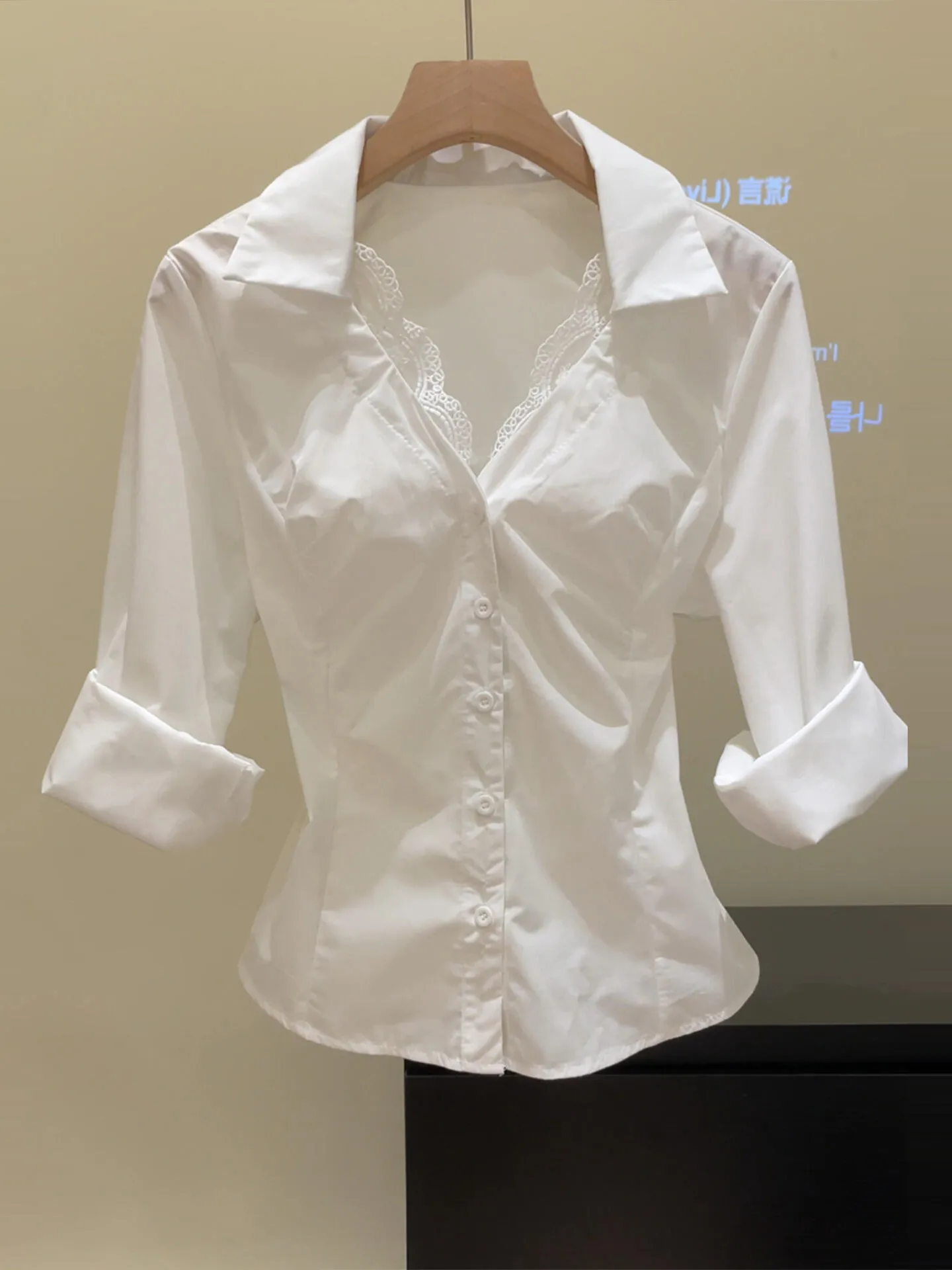 Slimming Lace Patchwork Long Sleeve Shirt Women's Style Spring New Design Waist-Cinching White Floral Print Top Korean Version
Slimming Lace Patchwork Long Sleeve Shirt Women's Style Spring New Design Waist-Cinching White Floral Print Top Korean Version