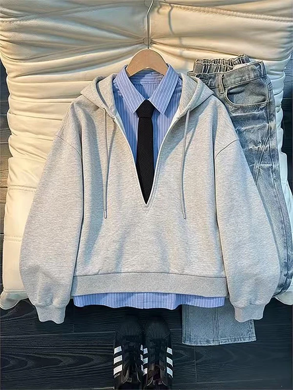 ey Hooded Sweatirt Fake Two-Piece Heavyweight Men's Spring College Sle Striped irt Patchwork V-Ne Jaet Casual Wear
ey Hooded Sweatirt Fake Two-Piece Heavyweight Men's Spring College Sle Striped irt Patchwork V-Ne Jaet Casual Wear