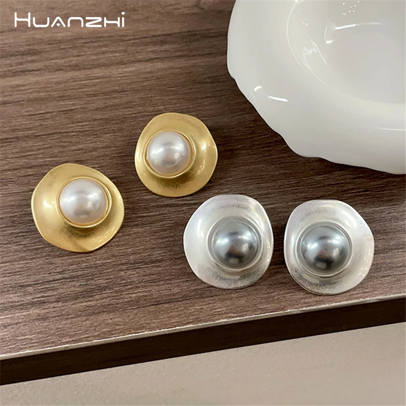 HUANZHI Vintage Irregular Matte Metal Pearl Earrings Personality Party Y2K Jewelry for Women Korea French New
HUANZHI Vintage Irregular Matte Metal Pearl Earrings Personality Party Y2K Jewelry for Women Korea French New