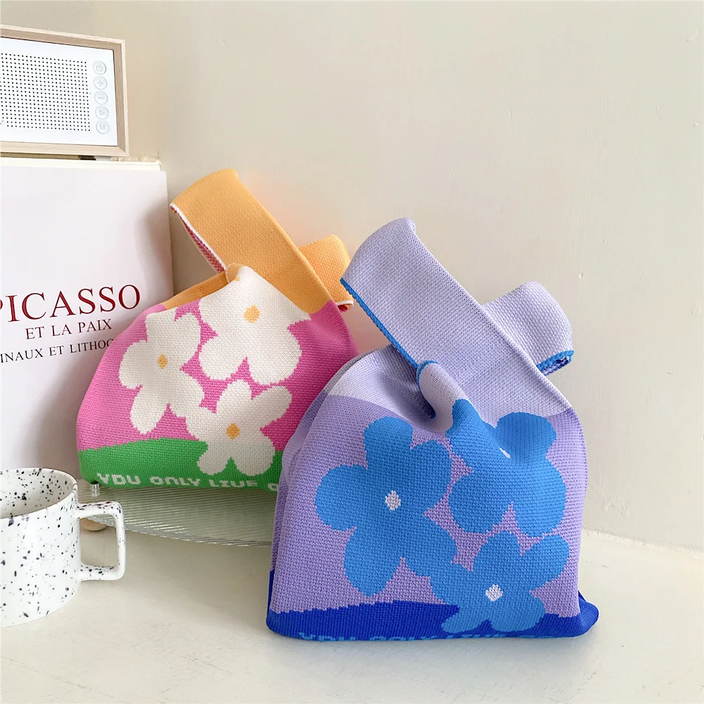 Cute Floral Niche Design Girls Knitted Handbag Women's Shoulder Bag Knitting Fashion Versatile Personality Casual Fashion Bags
Cute Floral Niche Design Girls Knitted Handbag Women's Shoulder Bag Knitting Fashion Versatile Personality Casual Fashion Bags