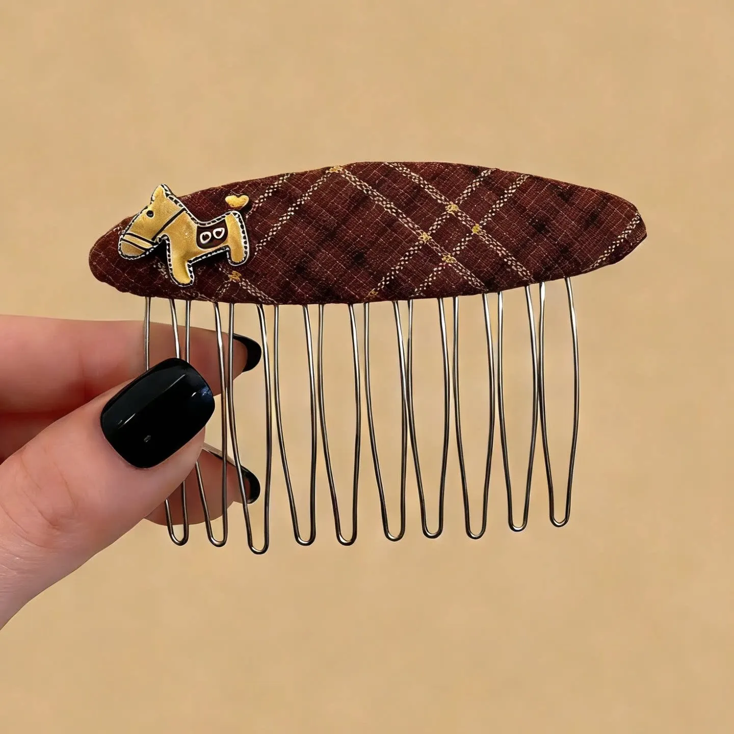 Flip Hair Comb Vintage Korean Plaid Pony Motif for Side Princess Hairstyle High Crown Non Slip Grip Soft Durable Tools
Flip Hair Comb Vintage Korean Plaid Pony Motif for Side Princess Hairstyle High Crown Non Slip Grip Soft Durable Tools
