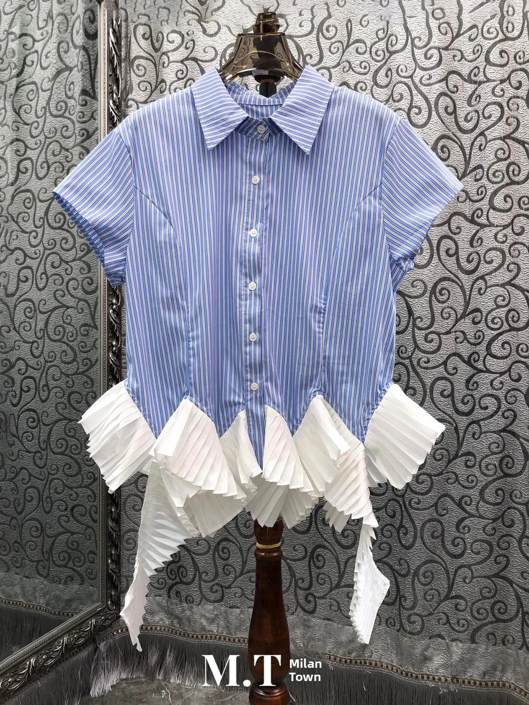 Women's Plaid Gored Hem Shirt Waist Cinching Design Original Pattern Straight Tube Long Sleeve Button Detail Polyester Fiber
Women's Plaid Gored Hem Shirt Waist Cinching Design Original Pattern Straight Tube Long Sleeve Button Detail Polyester Fiber