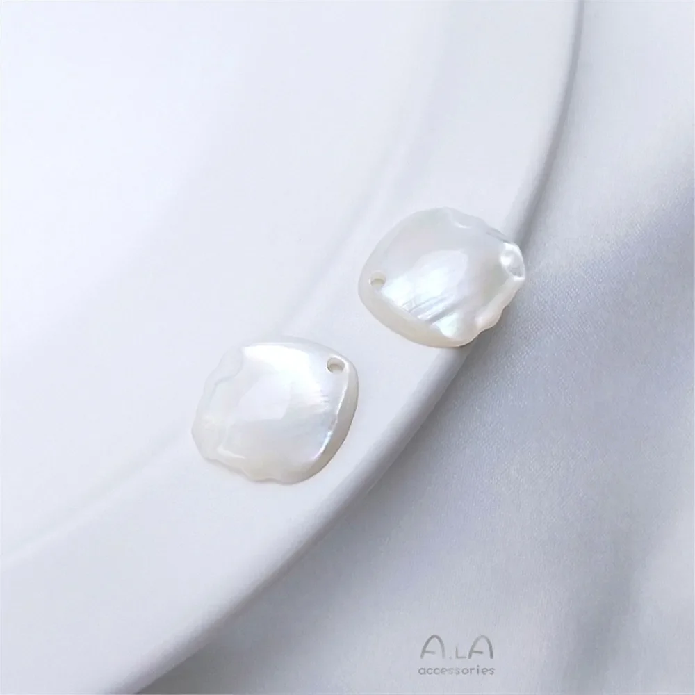 Natural light cat eye shell fish petal pendant fish shaped flower piece pendant DIY jewelry Earrings hanging accessories
Natural light cat eye shell fish petal pendant fish shaped flower piece pendant DIY jewelry Earrings hanging accessories