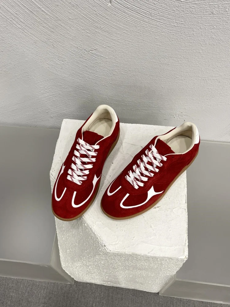 New casual flat sneakers, fashionable and comfortable retro training shoes, simple couple board shoes
New casual flat sneakers, fashionable and comfortable retro training shoes, simple couple board shoes