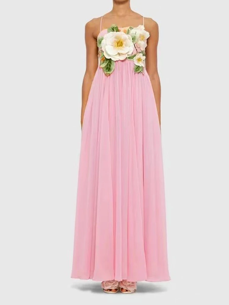 In the summer of 2025, the new three-dimensional embroidered flower suspender dress is sexy and backless and high waist dress.
In the summer of 2025, the new three-dimensional embroidered flower suspender dress is sexy and backless and high waist dress.