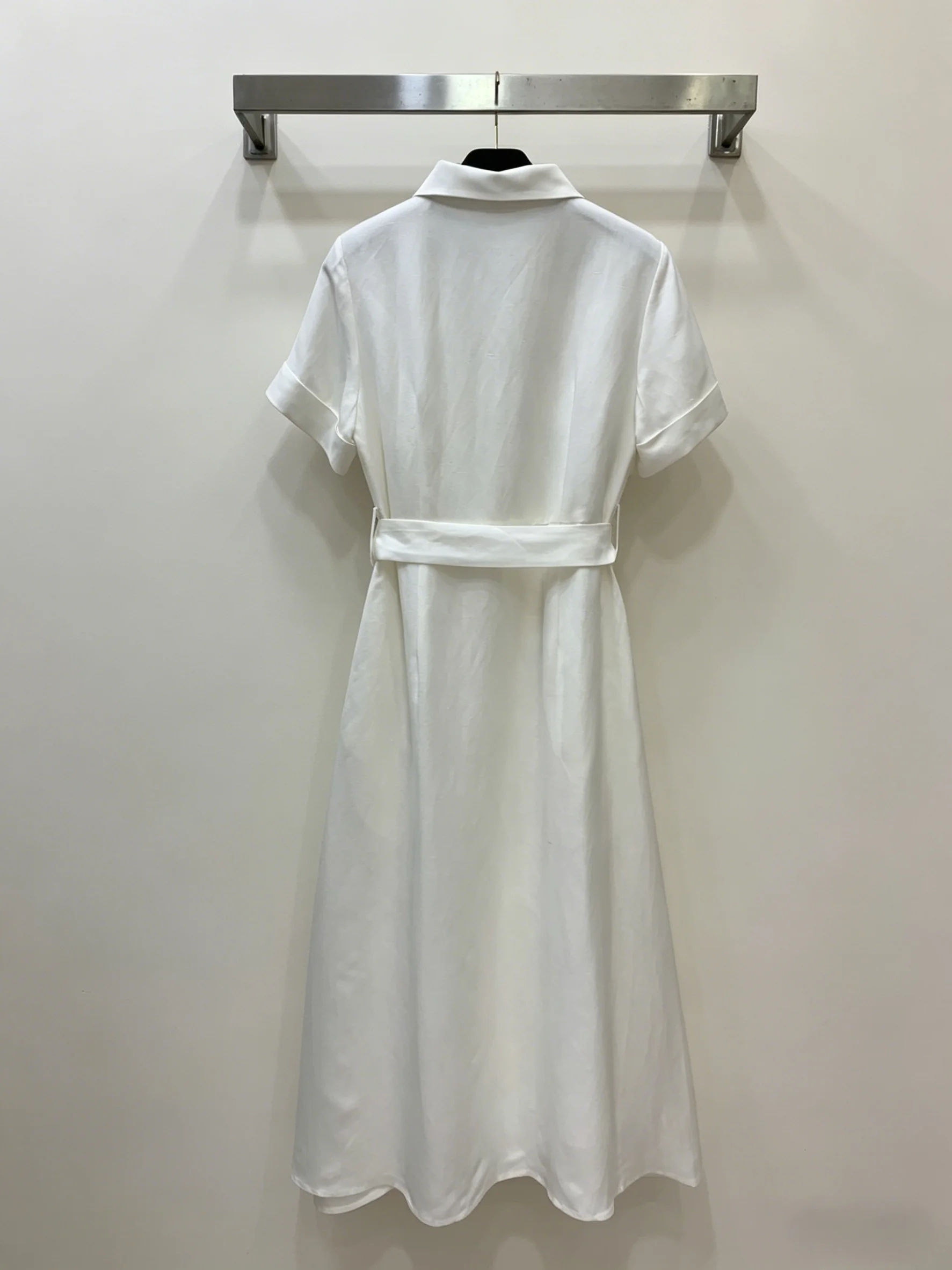 New Fashion Ladies' Long Skirt Short Sleeve Single-Breasted Embroidered Lapel Shirt Dress.
New Fashion Ladies' Long Skirt Short Sleeve Single-Breasted Embroidered Lapel Shirt Dress.