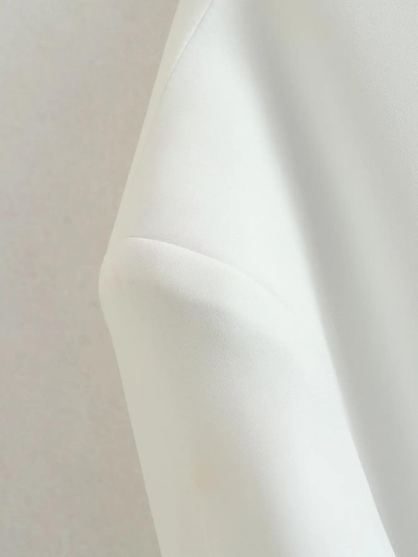 Модная повседневная женская куртка с золотыми пуговицами, универсальная, белая, из полиэстера, с длинными рукавами, на весну, с застежкой на одну пуговицу
Модная повседневная женская куртка с золотыми пуговицами, универсальная, белая, из полиэстера, с длинными рукавами, на весну, с застежкой на одну пуговицу