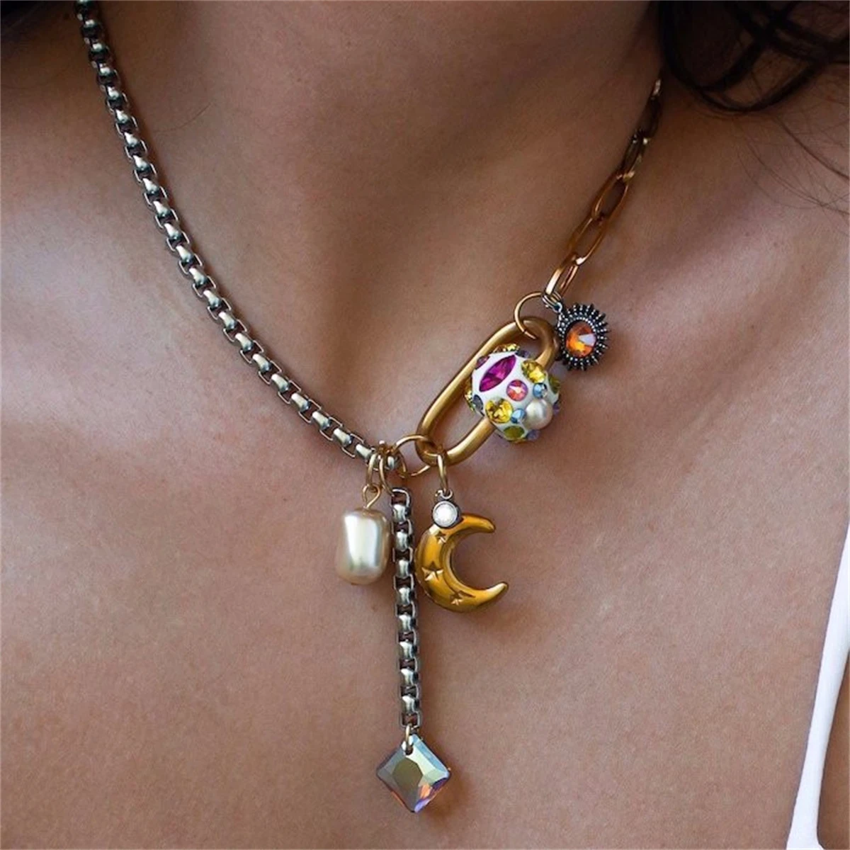 Multi pendant women's set, women's starry sky, moon, pearl original design, necklace splicing, personalized trend, gold plating
Multi pendant women's set, women's starry sky, moon, pearl original design, necklace splicing, personalized trend, gold plating