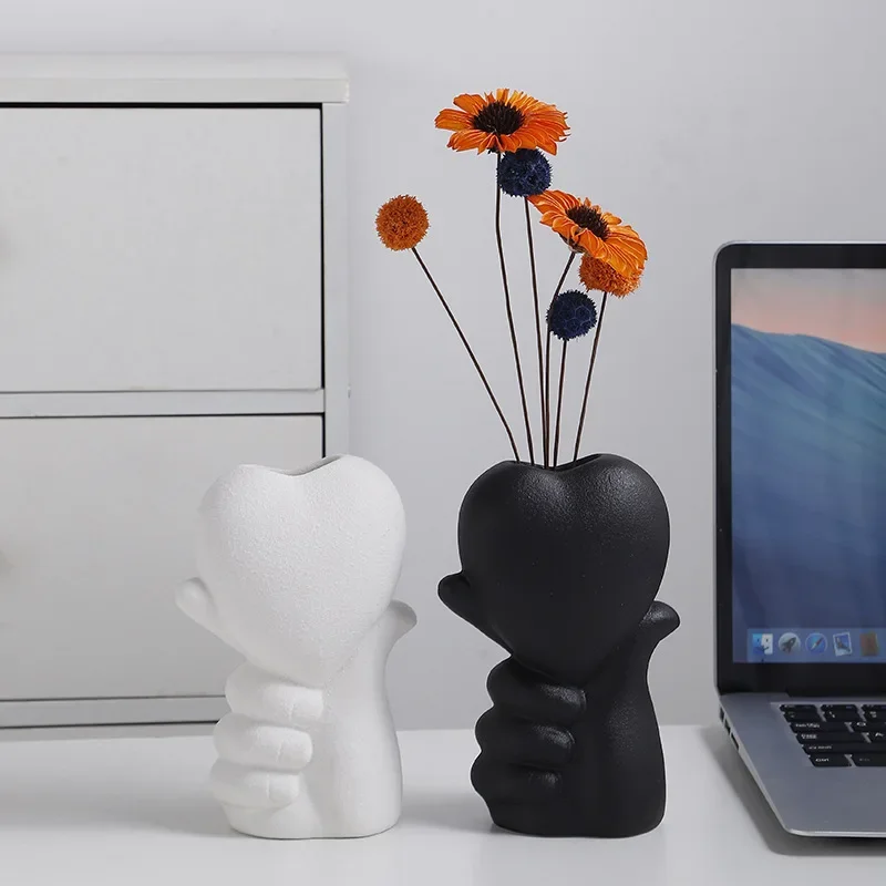 Heart shaped decorative ceramic vase, light luxury living room flower arrangement container, hotel entrance flower pot, desktop
Heart shaped decorative ceramic vase, light luxury living room flower arrangement container, hotel entrance flower pot, desktop