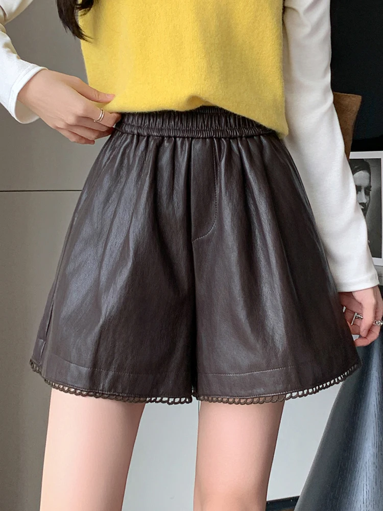 PU leather hollowed out wide leg shorts women autumn winter 2025 new elastic high waisted slimming A-line casual pants
PU leather hollowed out wide leg shorts women autumn winter 2025 new elastic high waisted slimming A-line casual pants