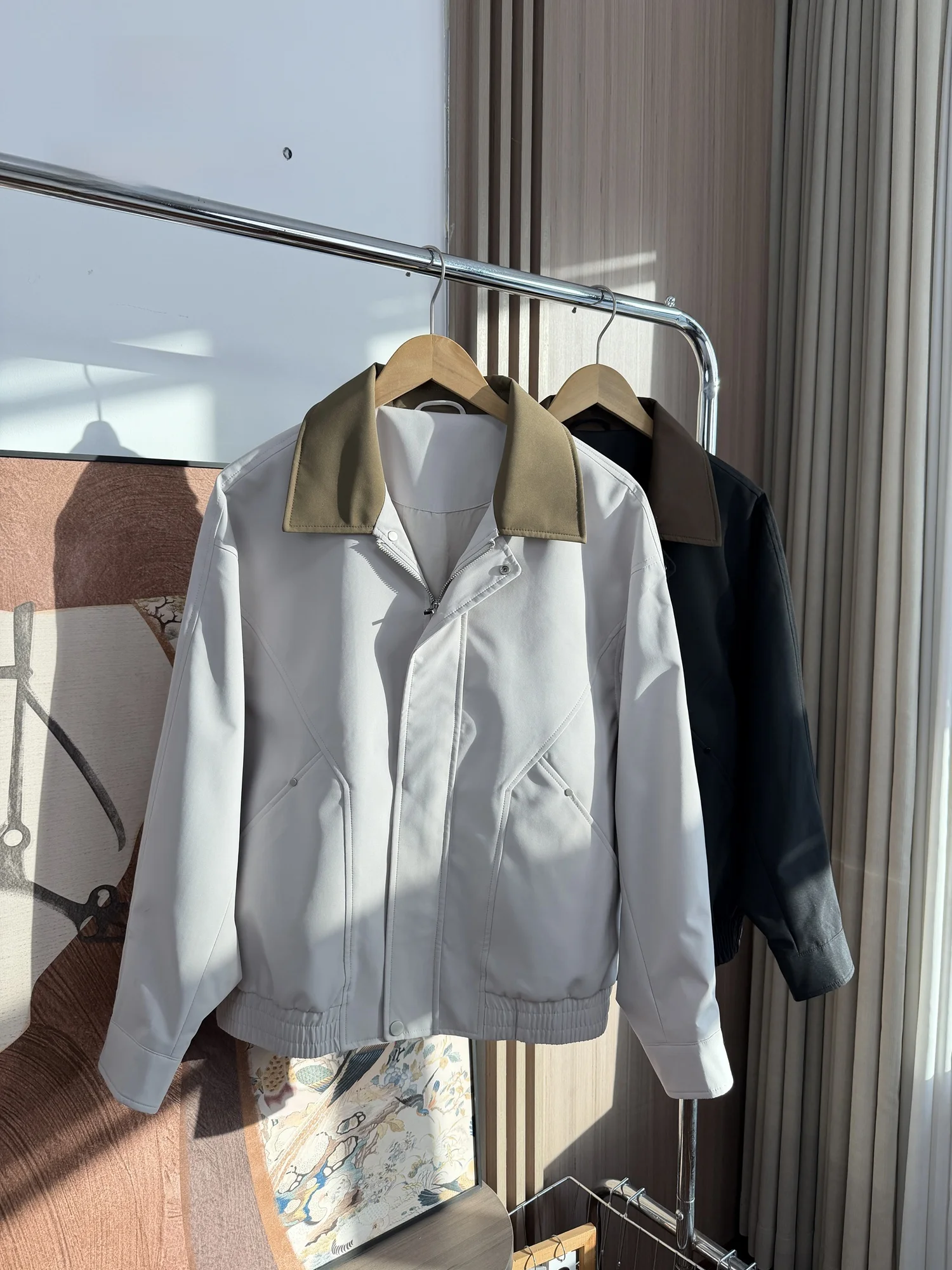 Мужская демисезонная куртка Faionable Urban Casual: комфортная, универсальная, с воротником-стойкой, на молнии, приталенного кроя
Мужская демисезонная куртка Faionable Urban Casual: комфортная, универсальная, с воротником-стойкой, на молнии, приталенного кроя